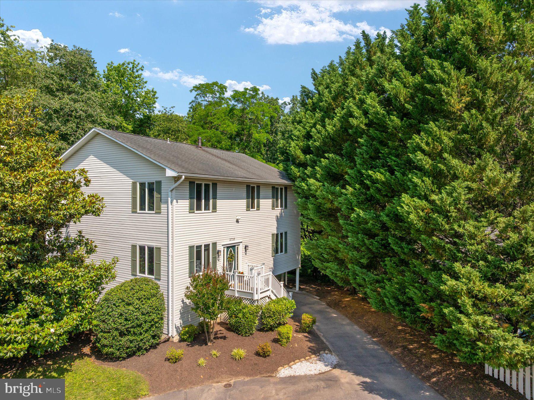 2710 Parkview Dr