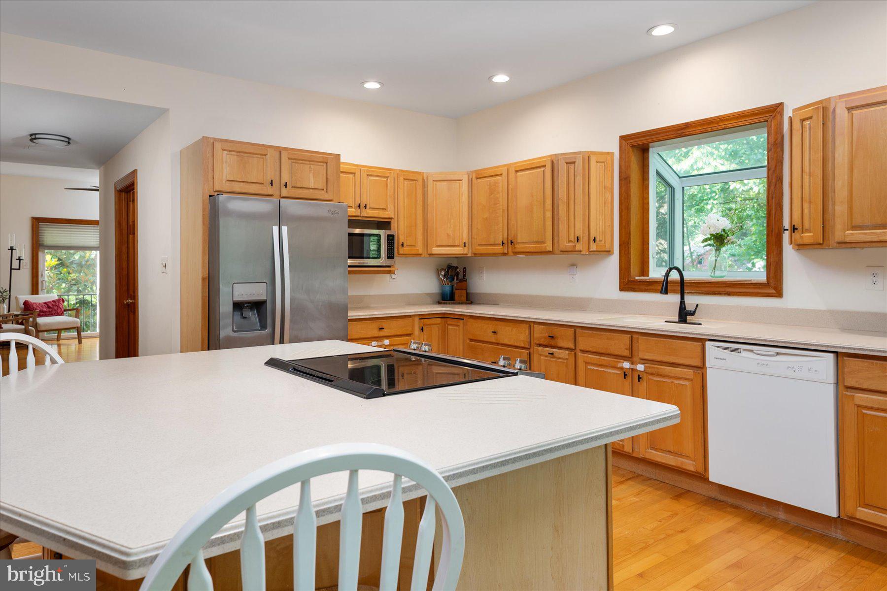 2710 Parkview Dr