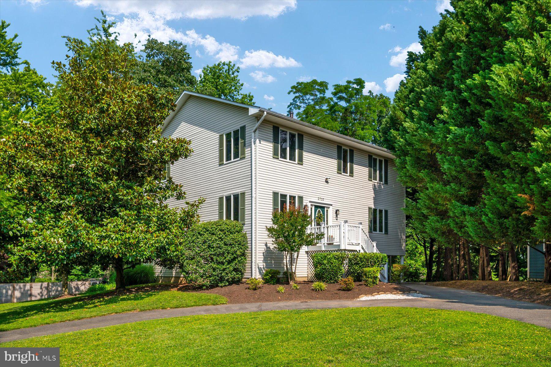 2710 Parkview Dr