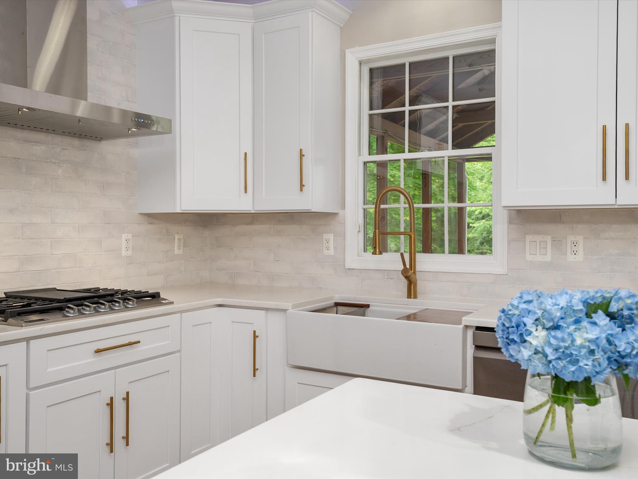 1015 S Creek View Ct