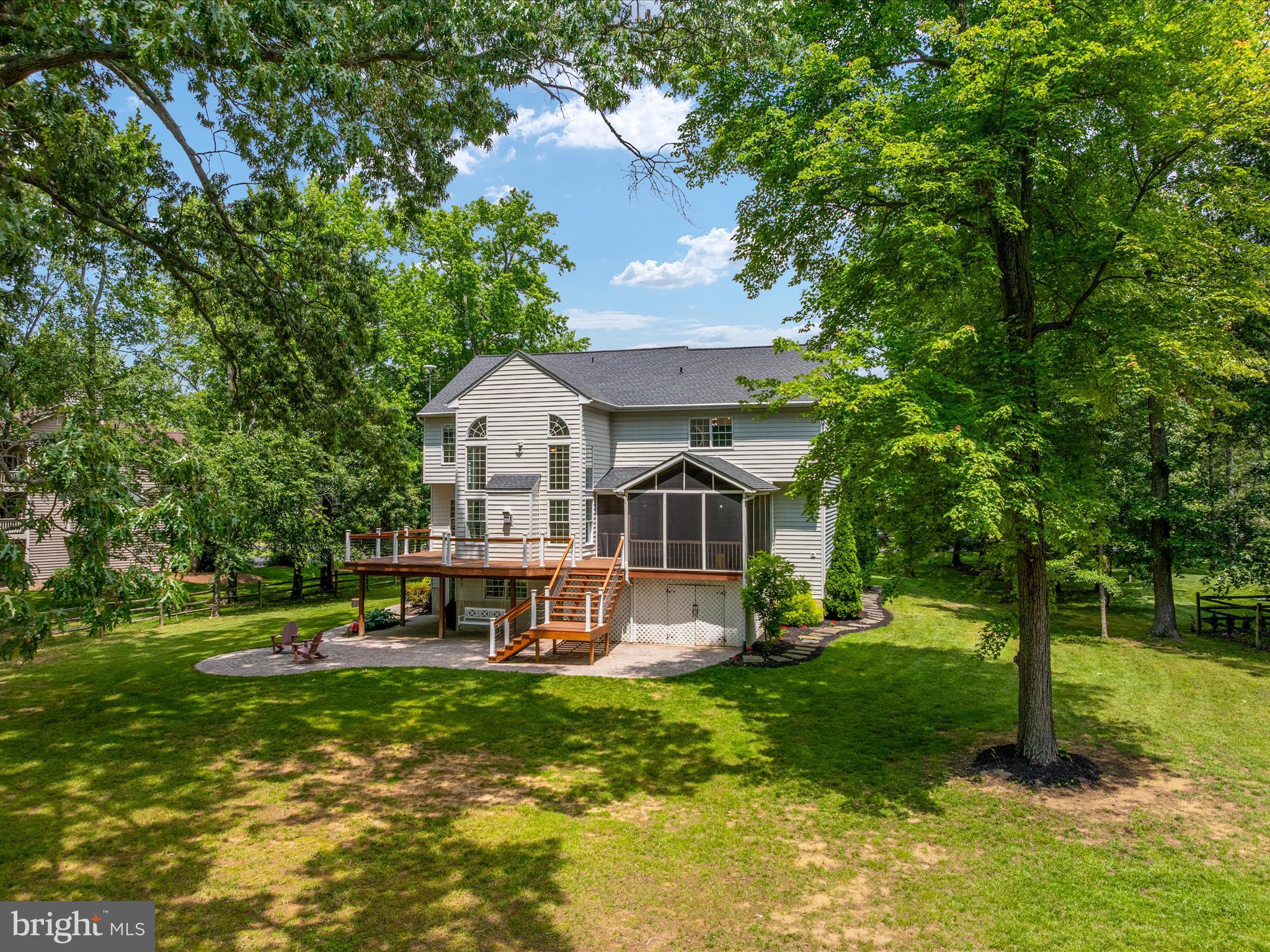 1015 S Creek View Ct