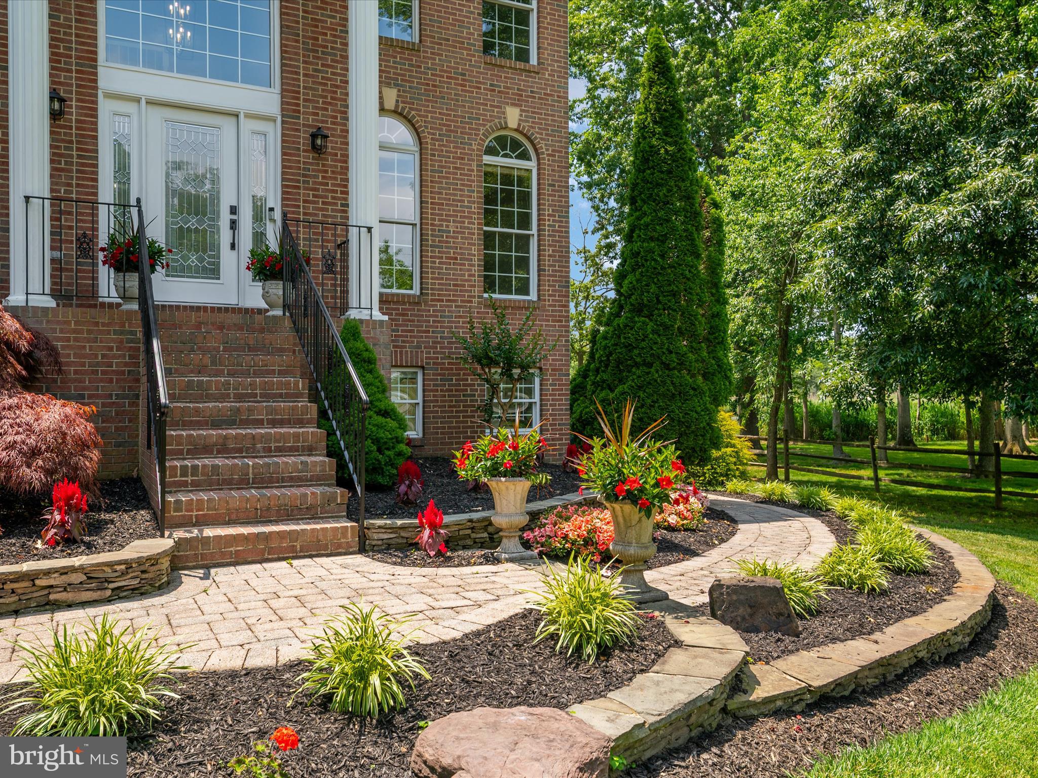 1015 S Creek View Ct