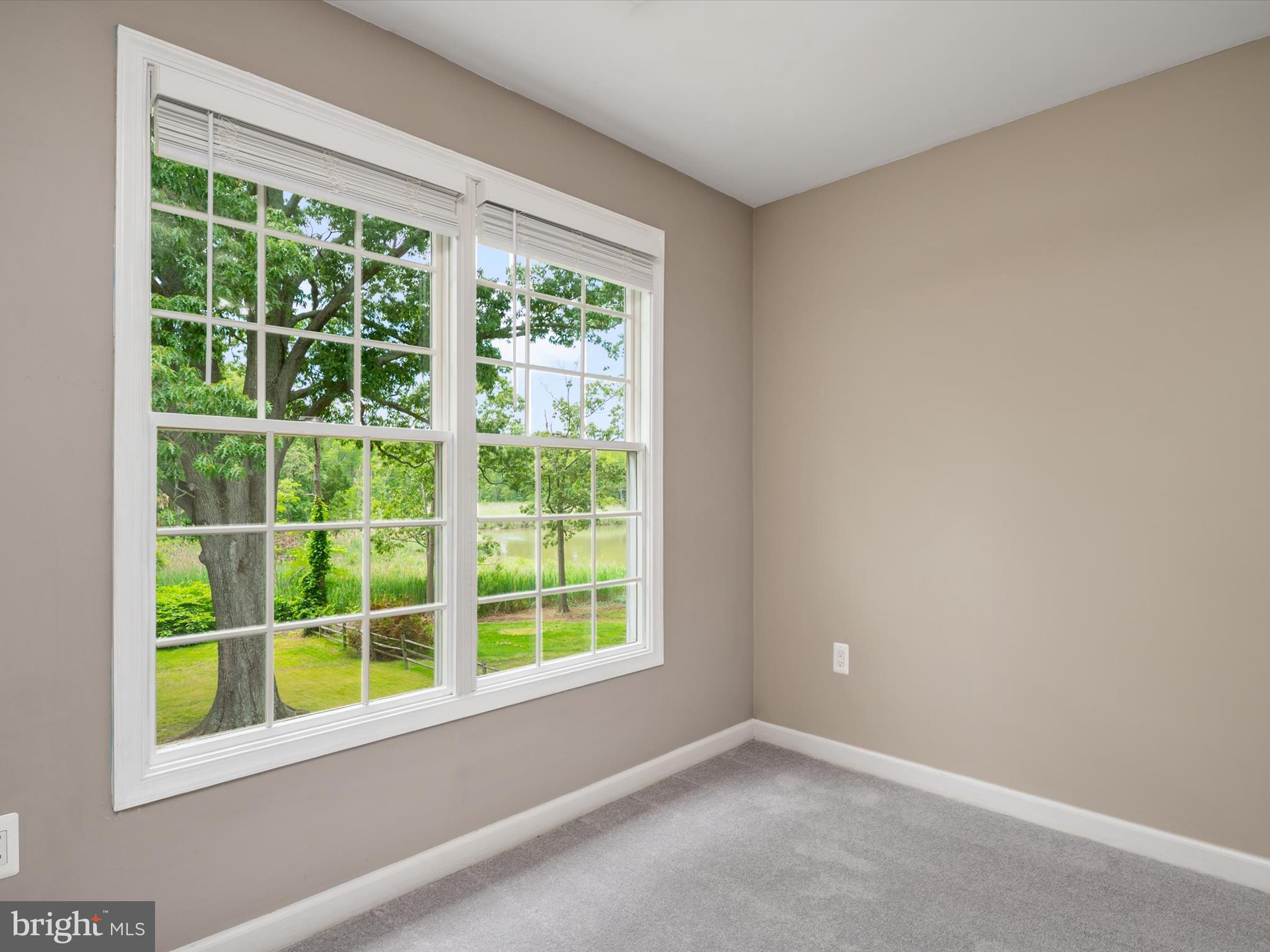 1015 S Creek View Ct