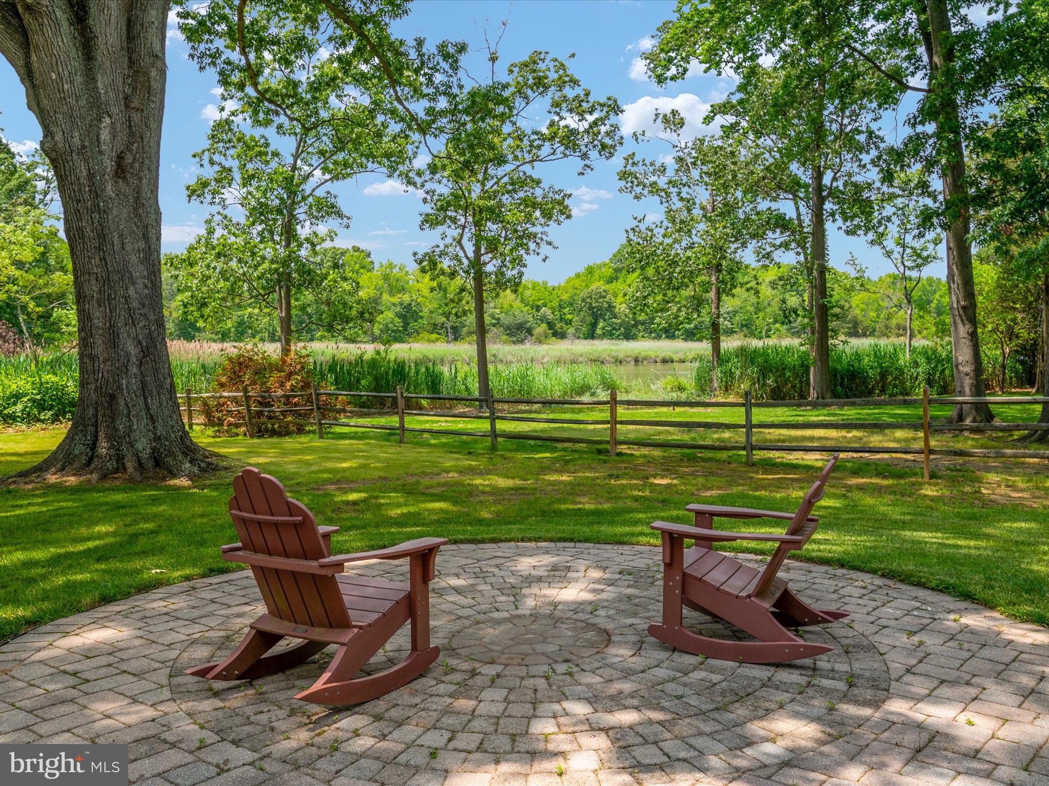 1015 S Creek View Ct
