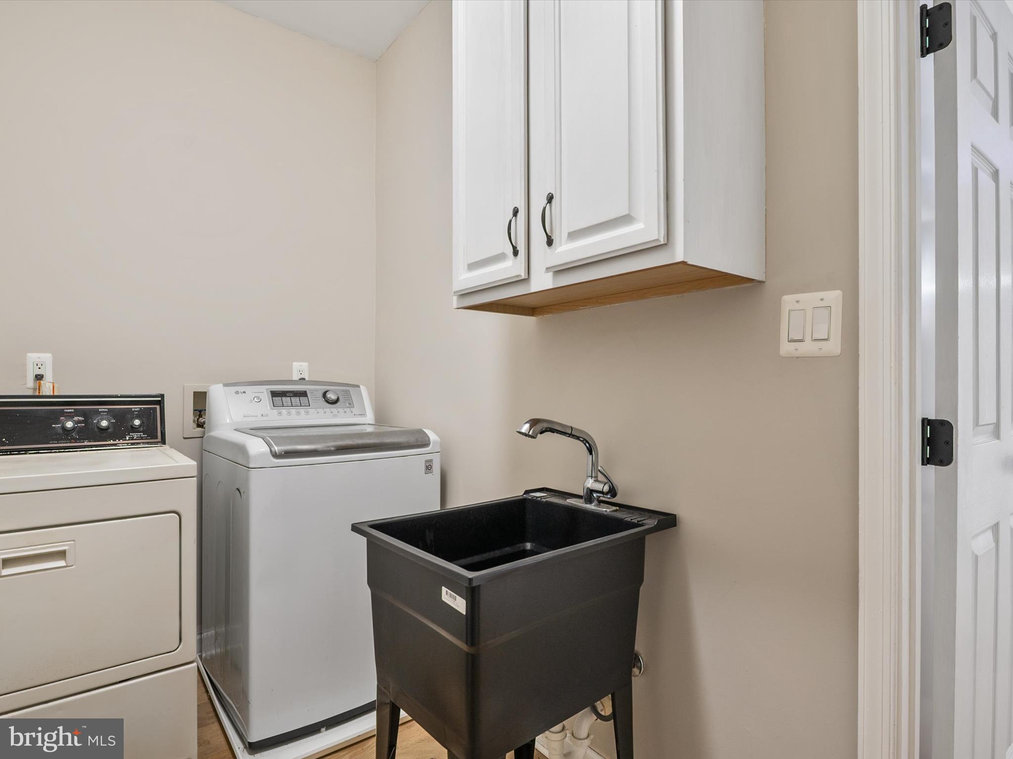1015 S Creek View Ct