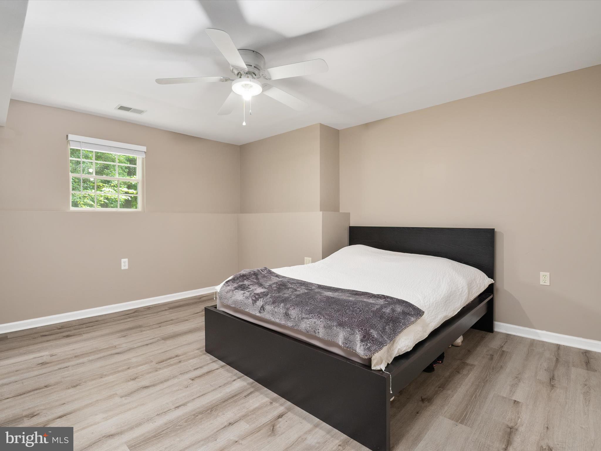 1015 S Creek View Ct