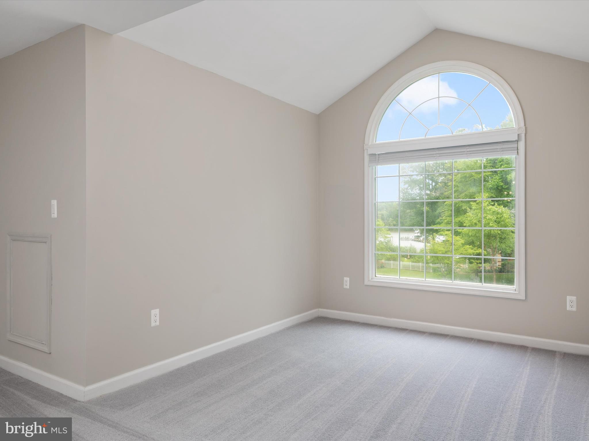 1015 S Creek View Ct