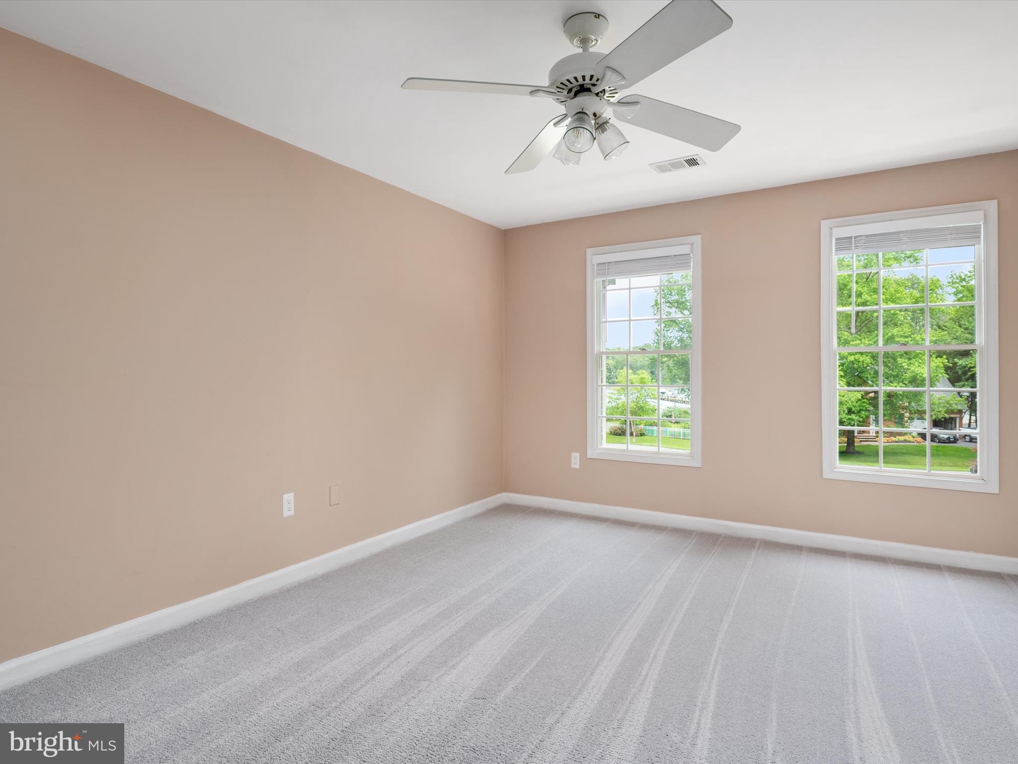 1015 S Creek View Ct