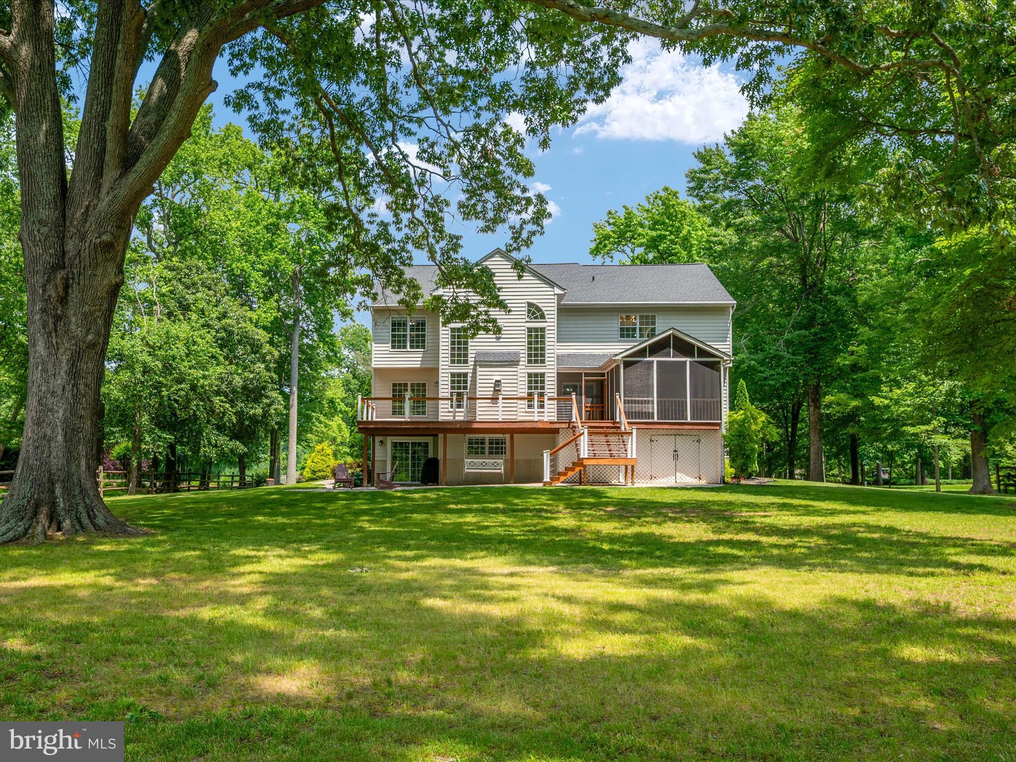 1015 S Creek View Ct