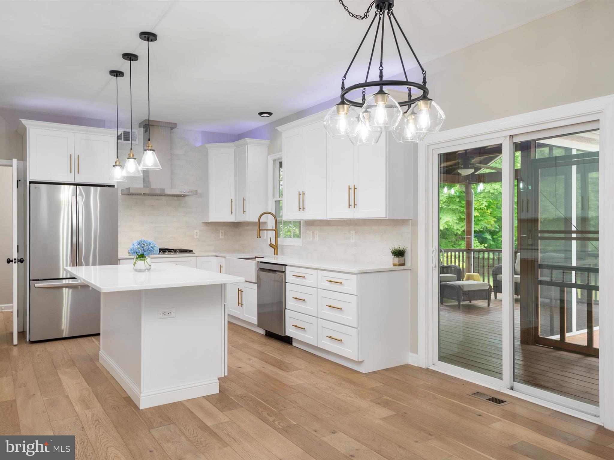 1015 S Creek View Ct
