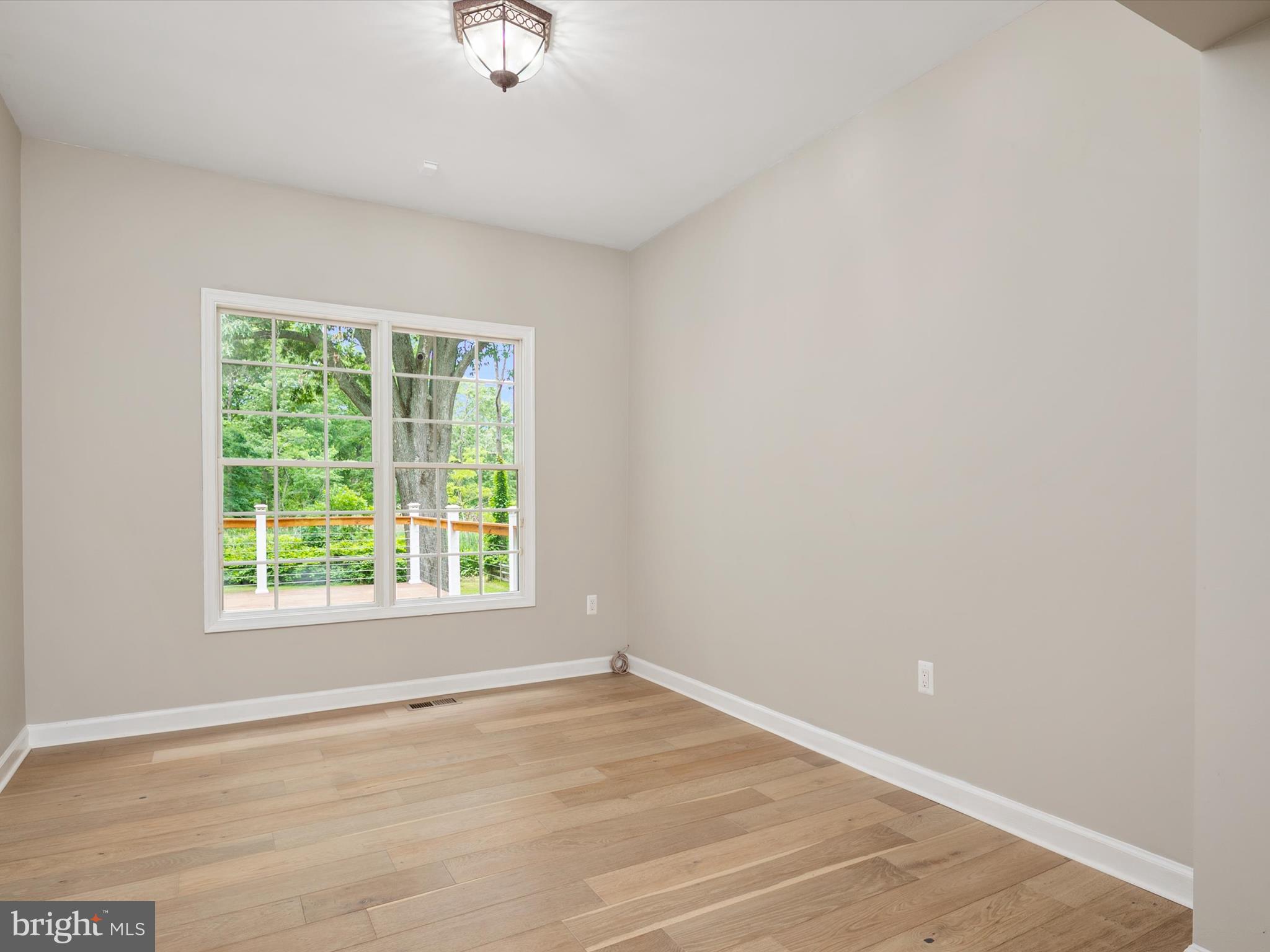 1015 S Creek View Ct