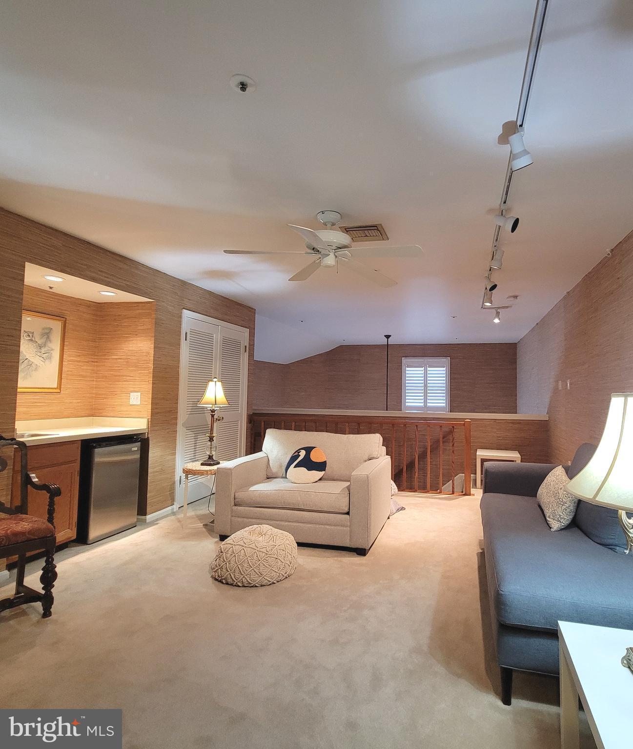 2710 SUMMERVIEW WAY 302