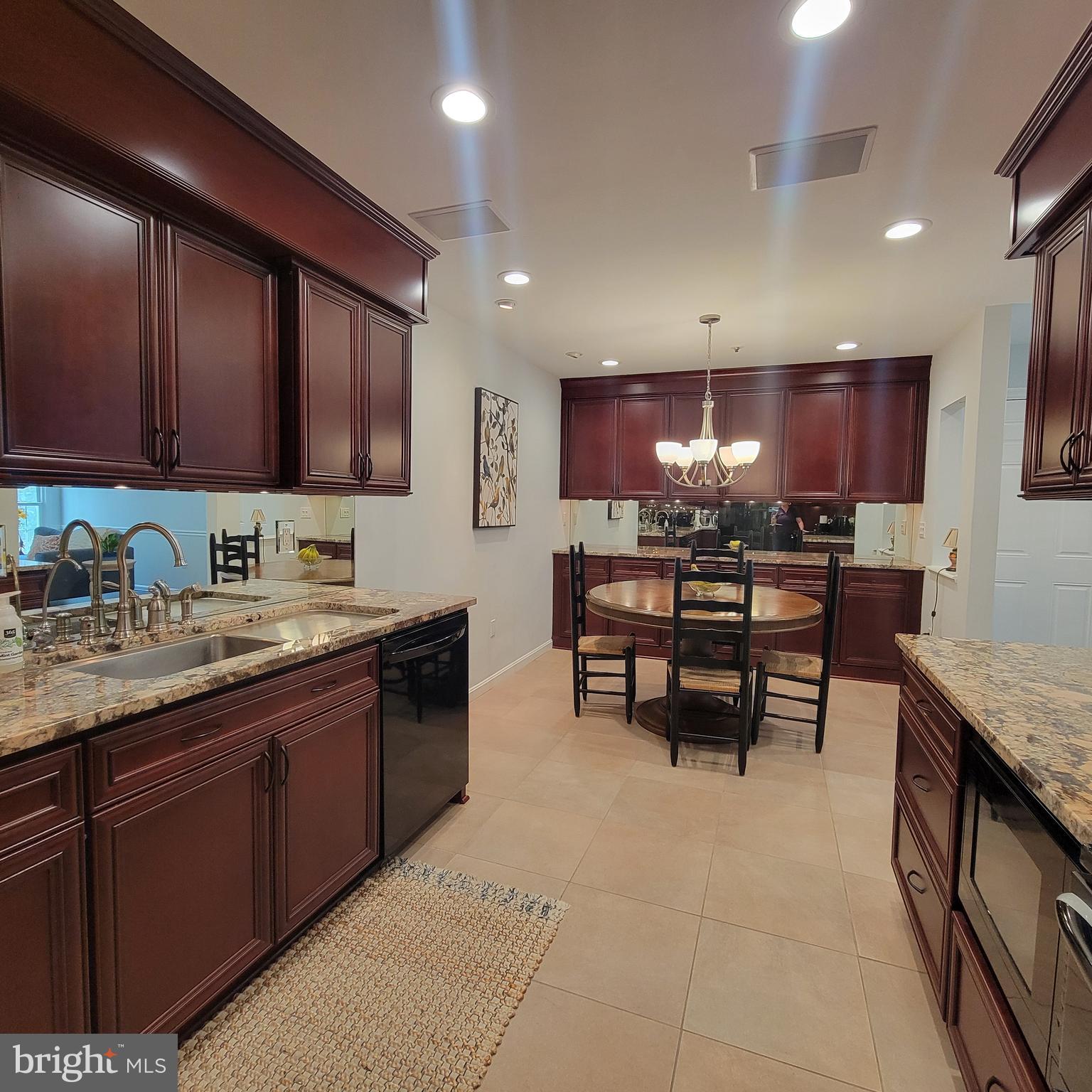 2710 SUMMERVIEW WAY 302