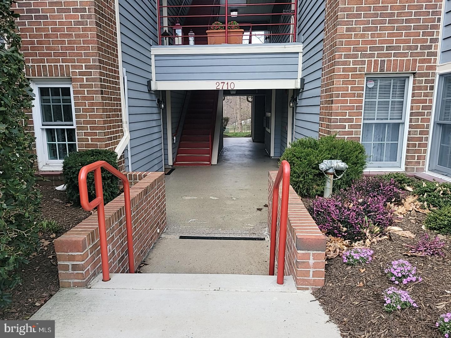 2710 SUMMERVIEW WAY 302