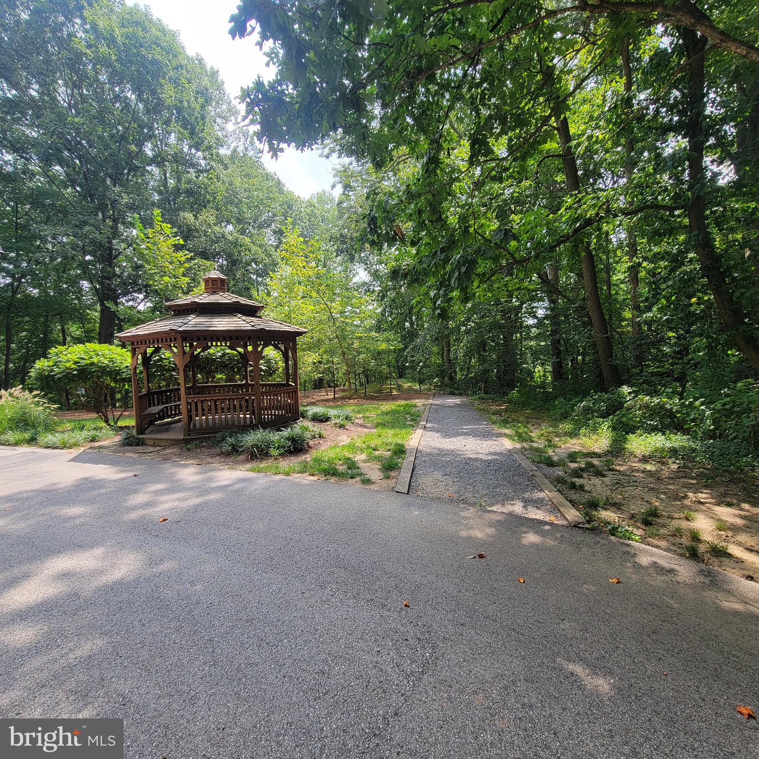 2710 SUMMERVIEW WAY 302