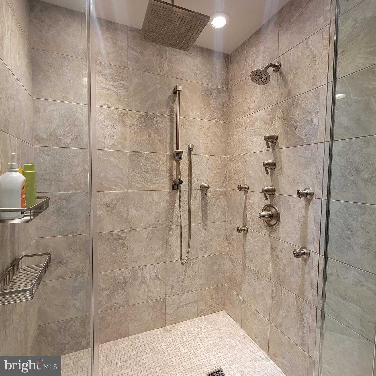 2710 SUMMERVIEW WAY 302