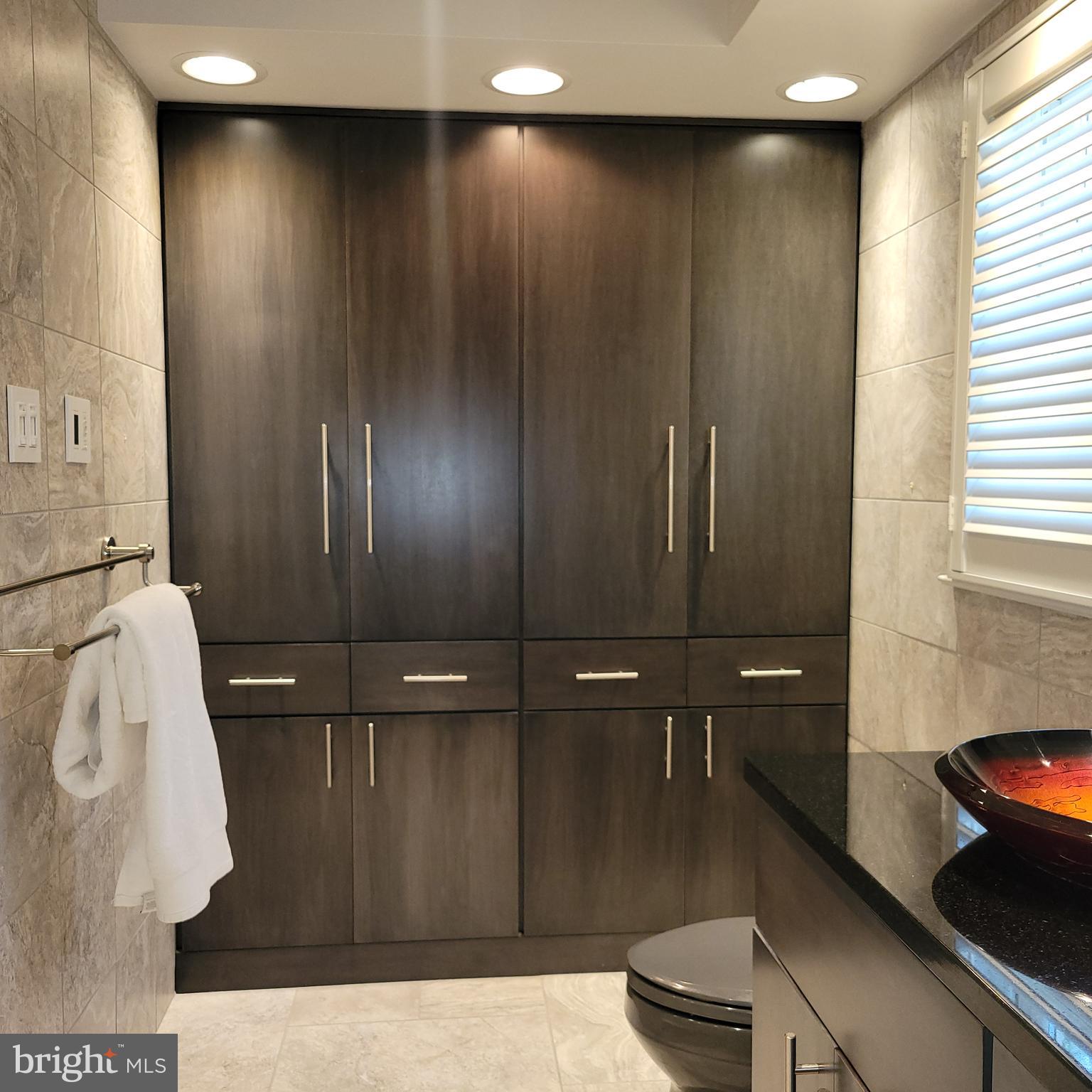 2710 SUMMERVIEW WAY 302