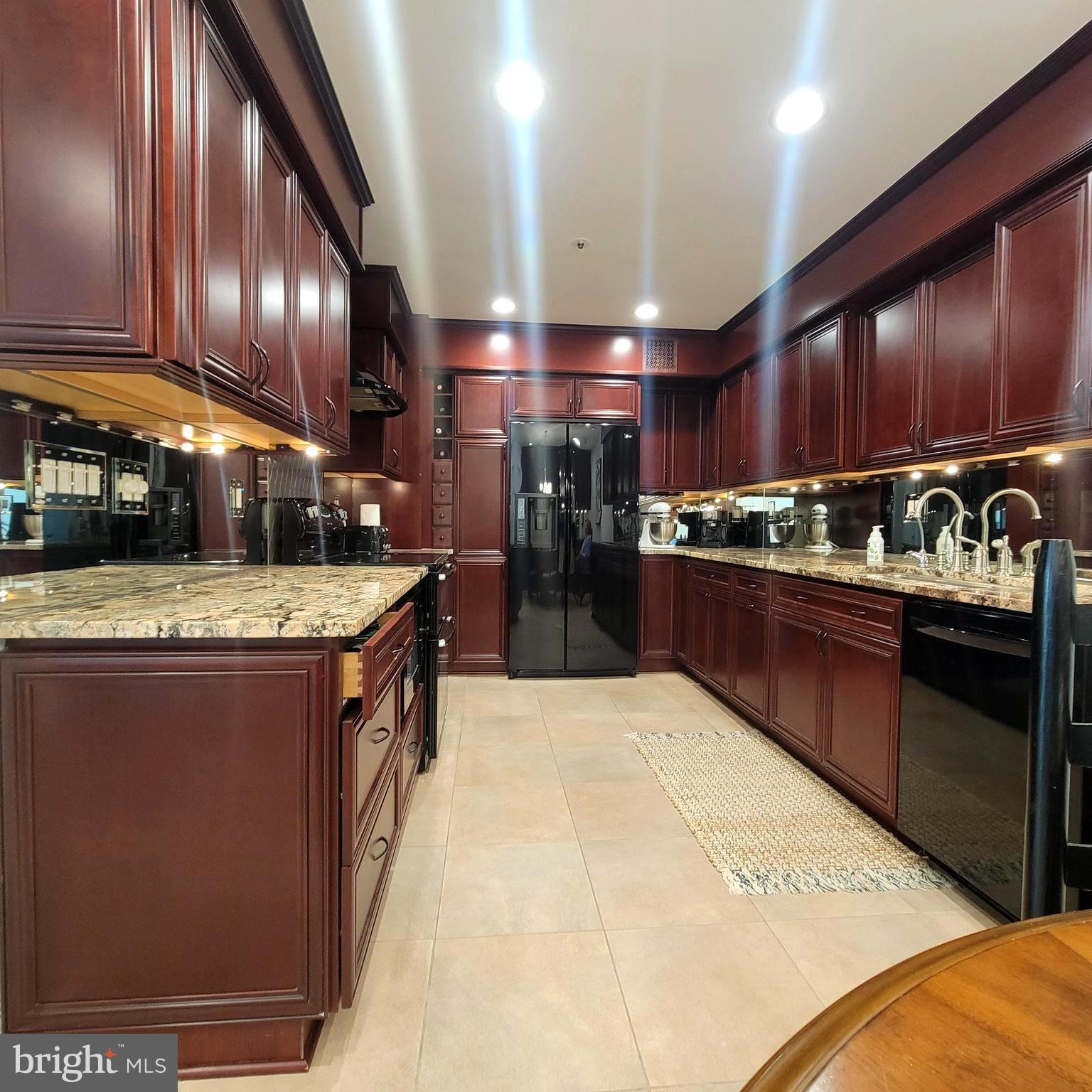 2710 SUMMERVIEW WAY 302