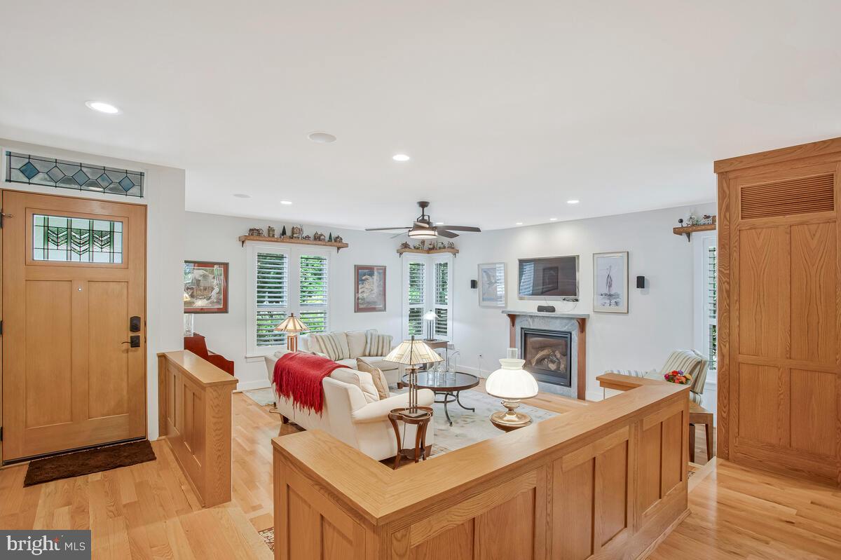 558 HERONS NEST
