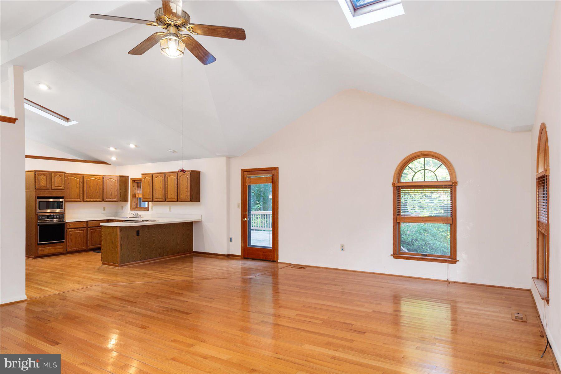 1496 RIVER ROAD