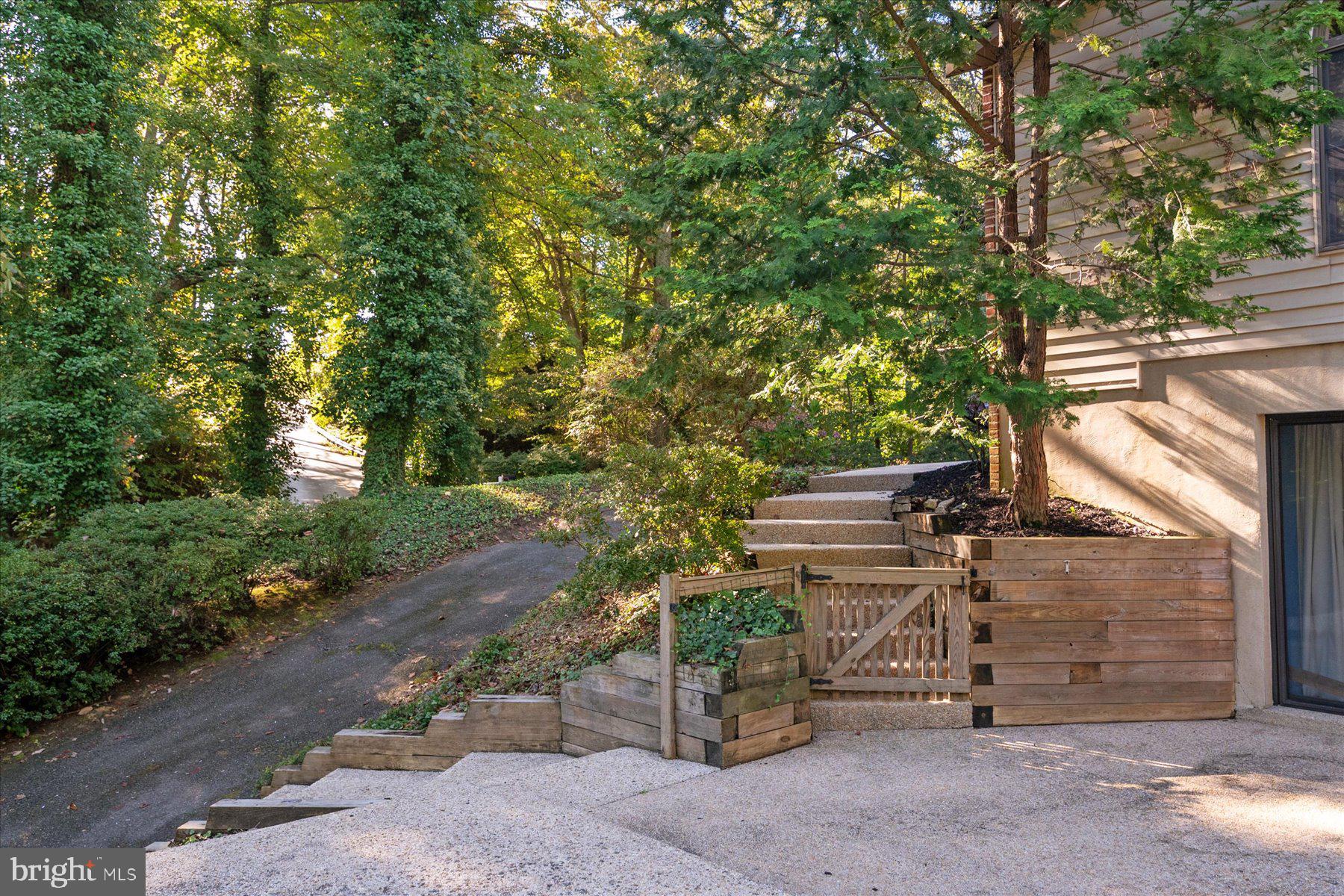 1496 RIVER ROAD