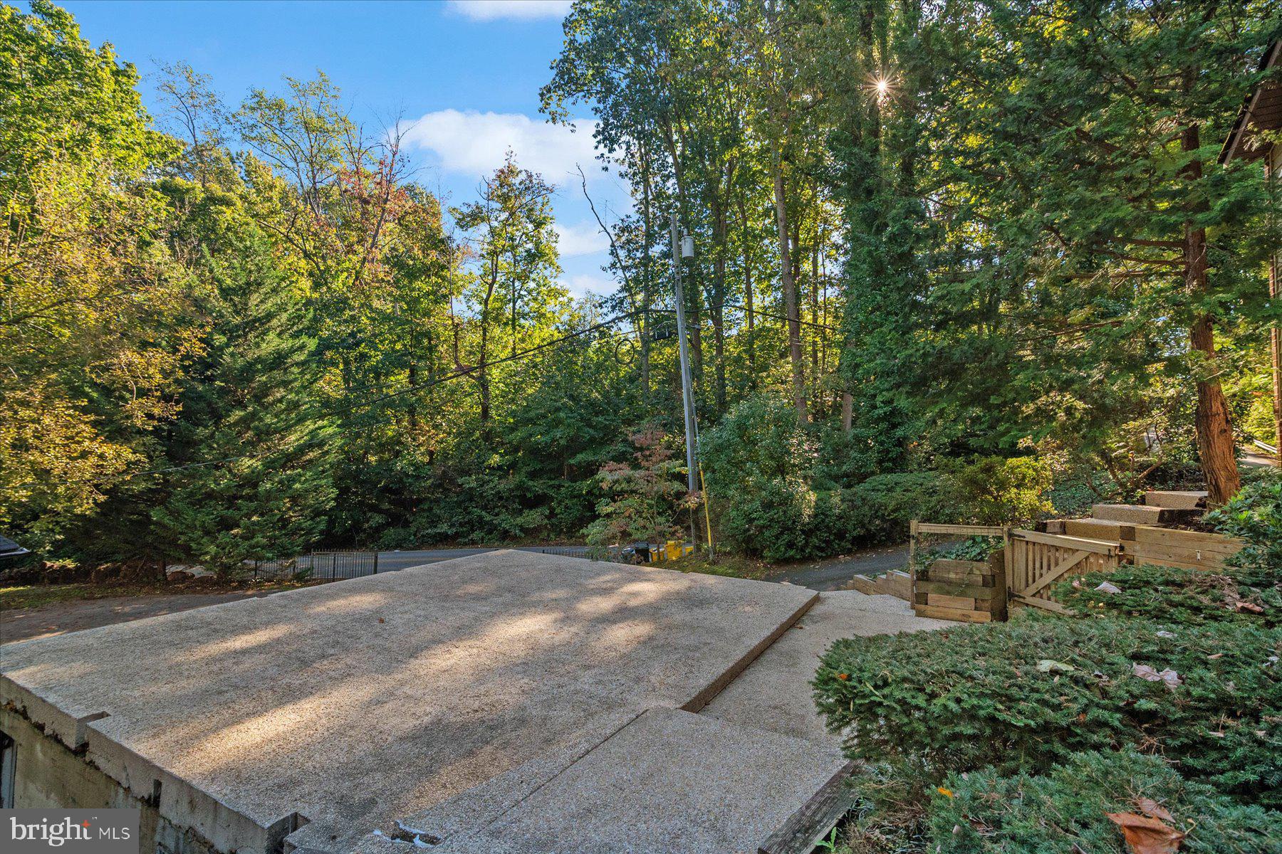 1496 RIVER ROAD