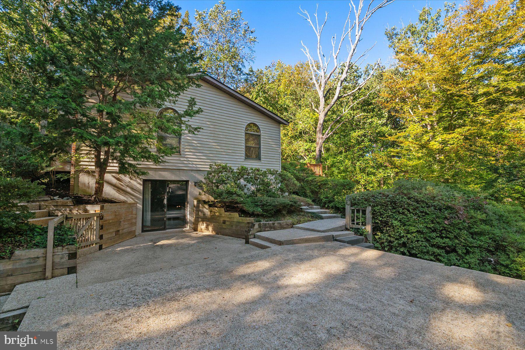1496 RIVER ROAD