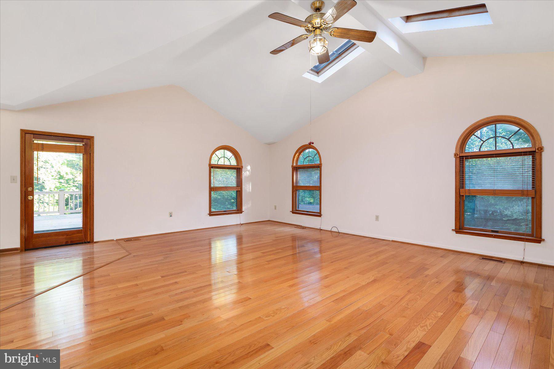 1496 RIVER ROAD