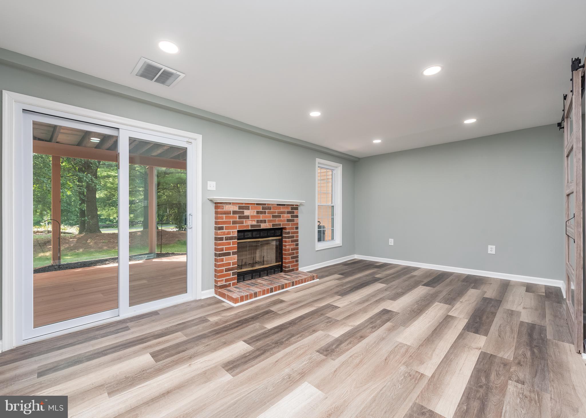 21 HIDDENCREEK COURT