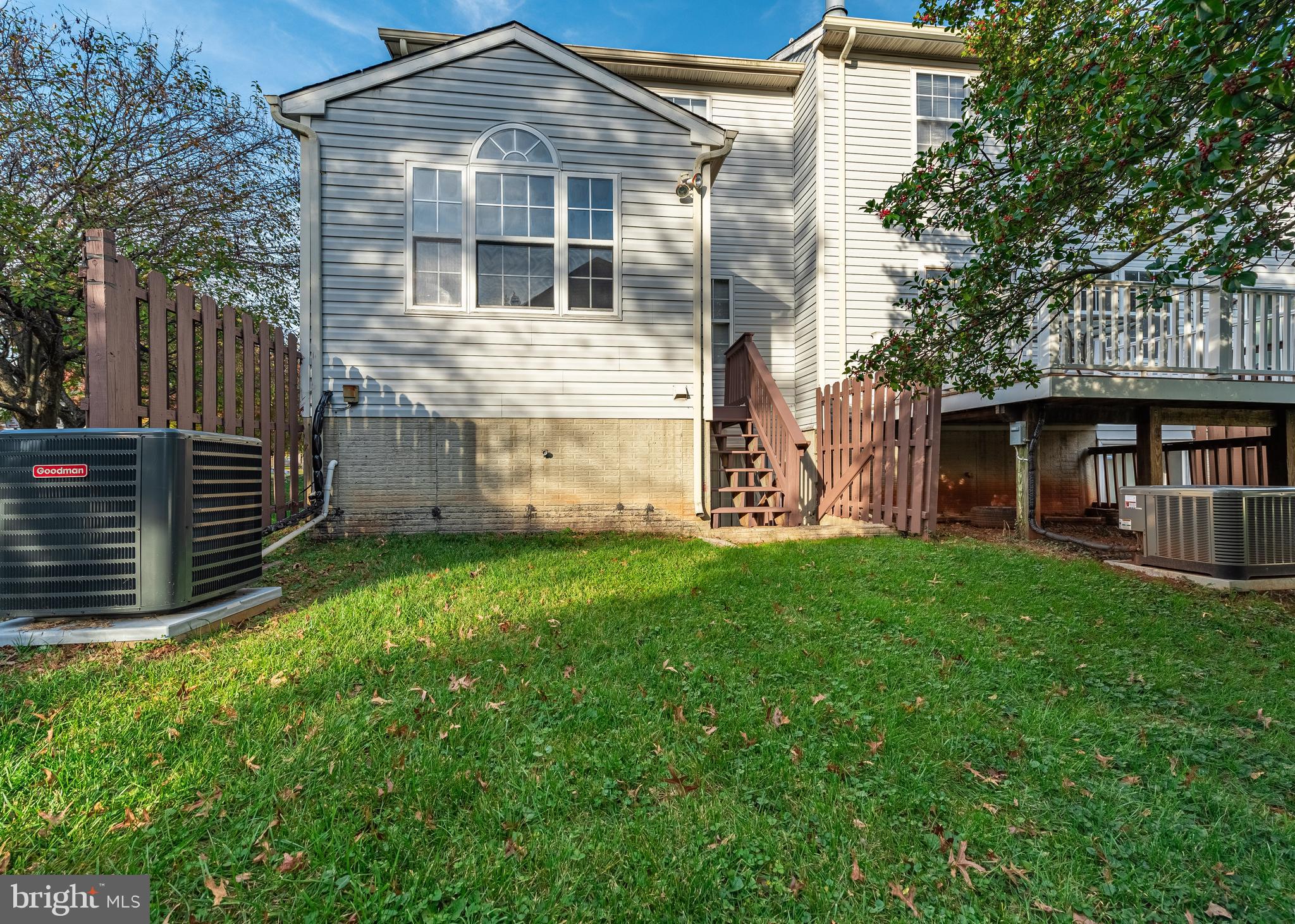1 Red Jonathan COURT