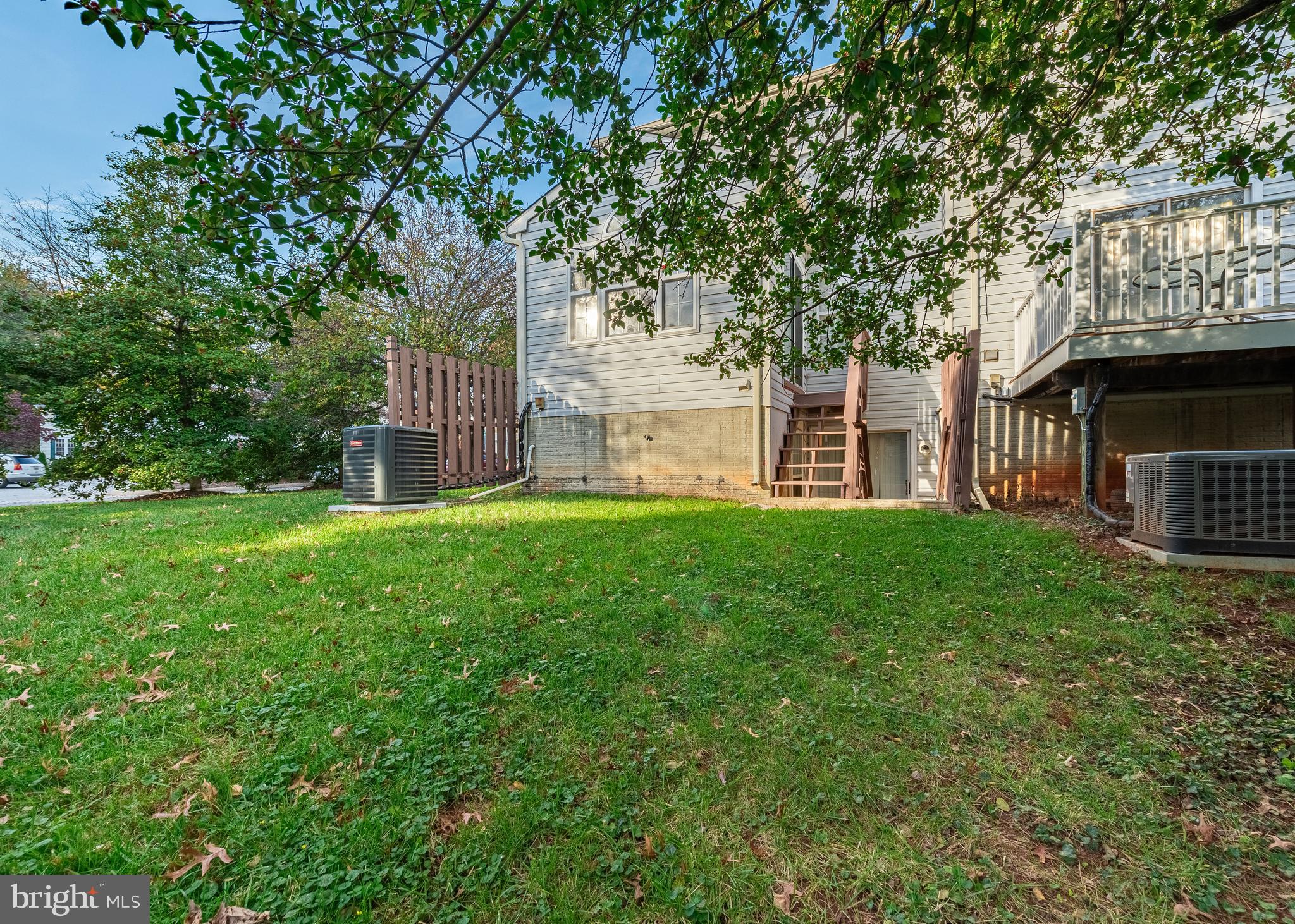 1 Red Jonathan COURT