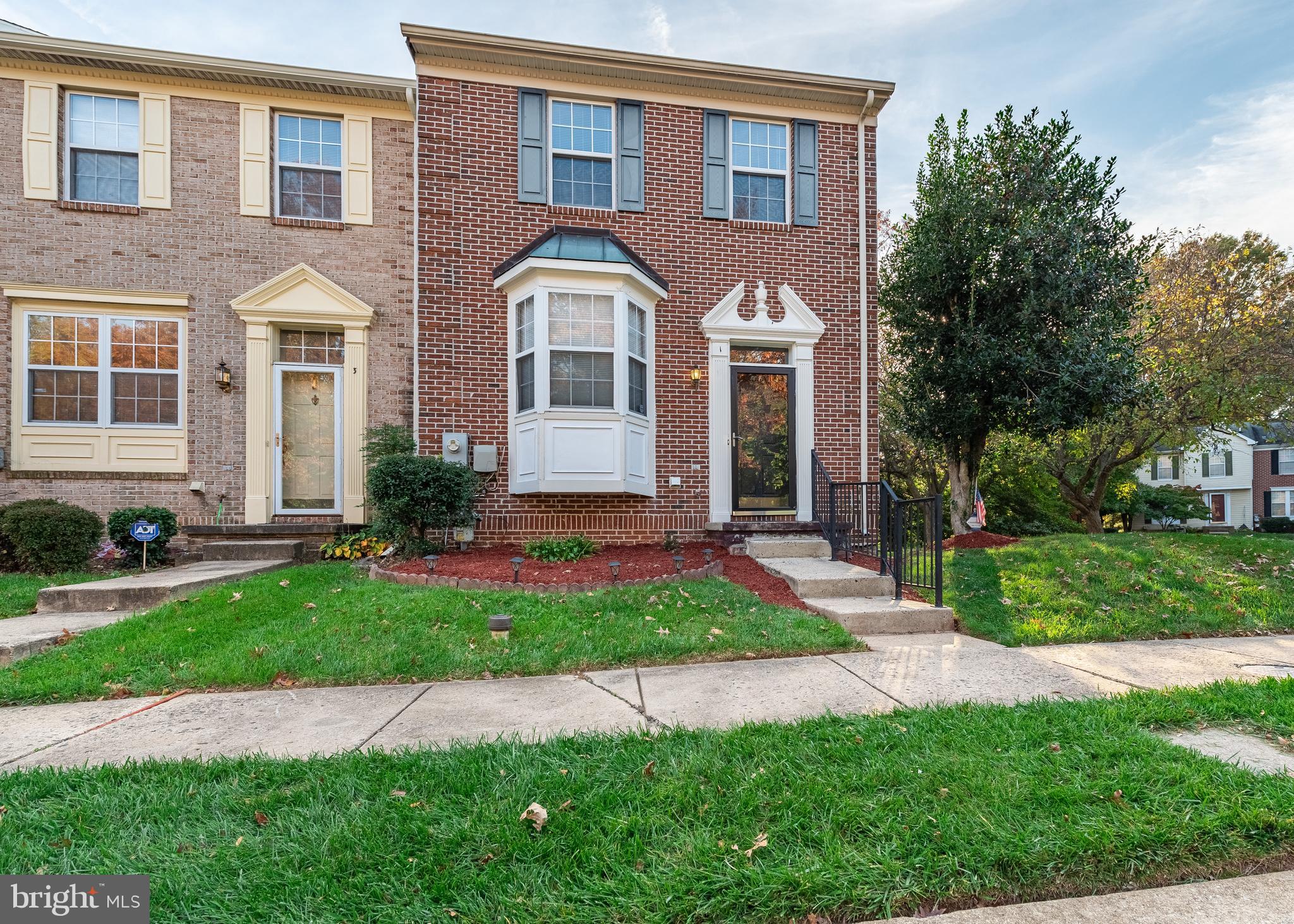 1 Red Jonathan COURT