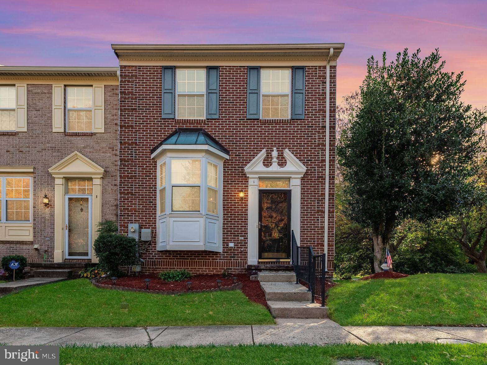 1 Red Jonathan COURT