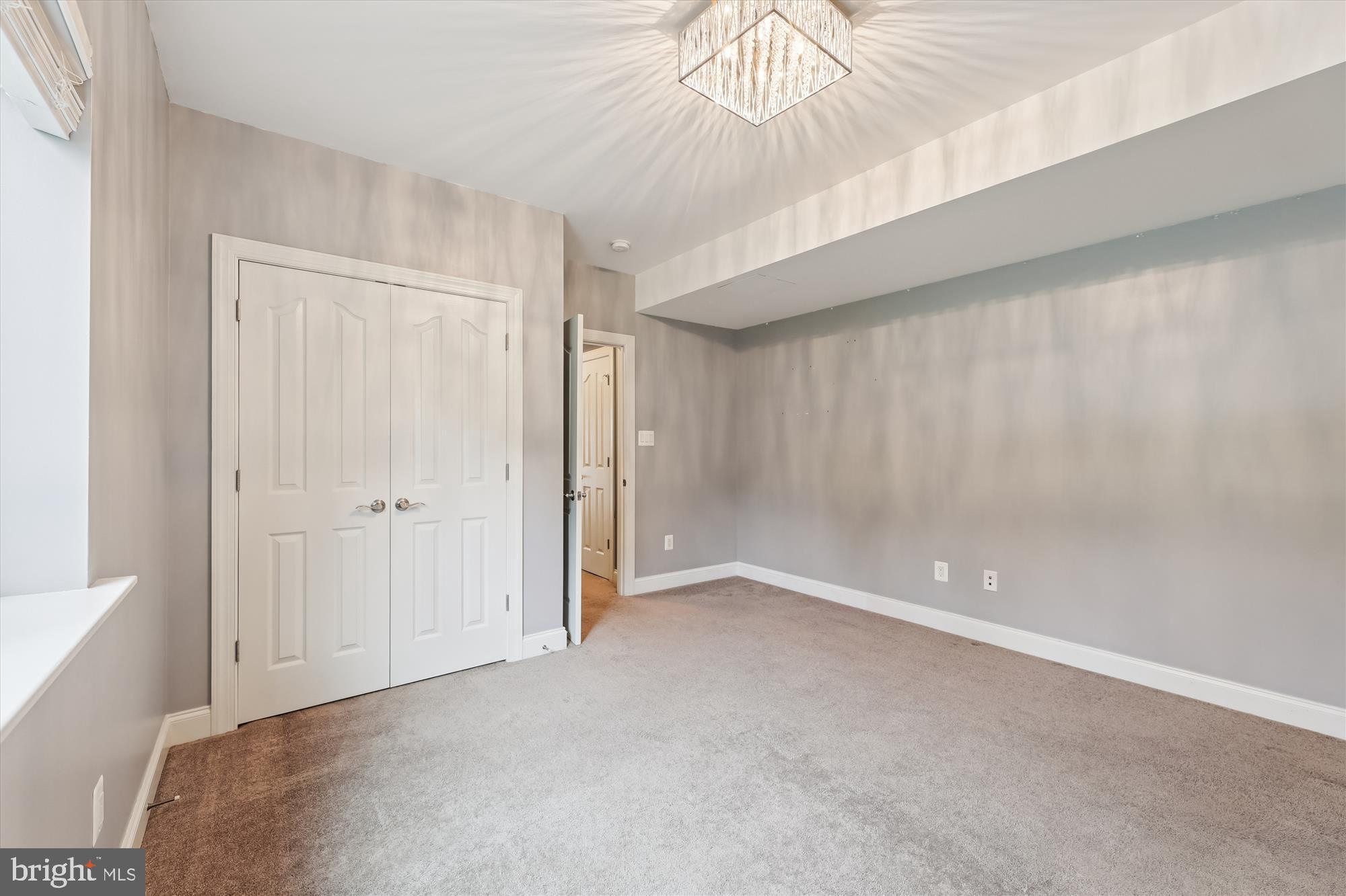 6912 DONAU COURT