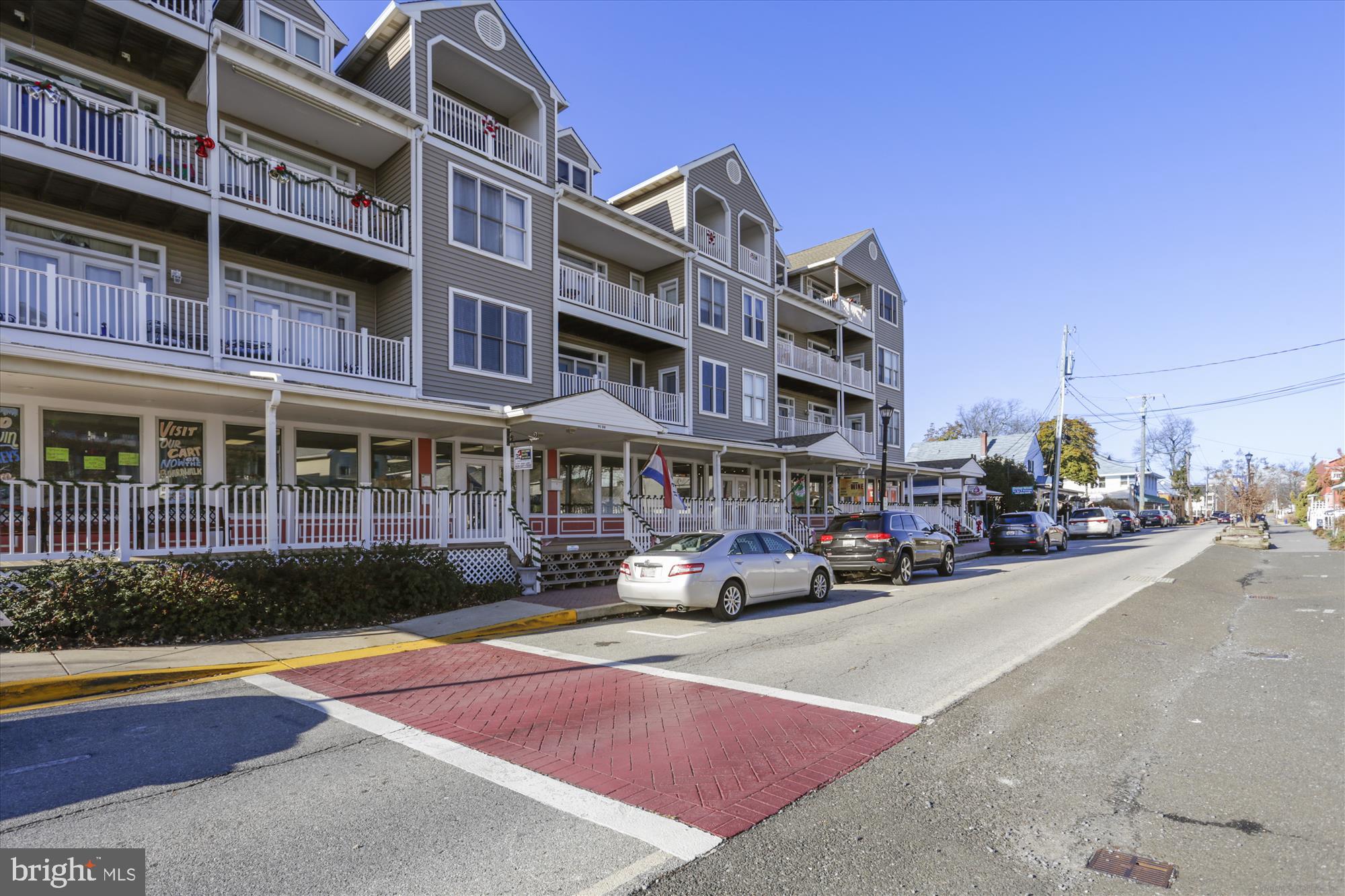 6912 DONAU COURT