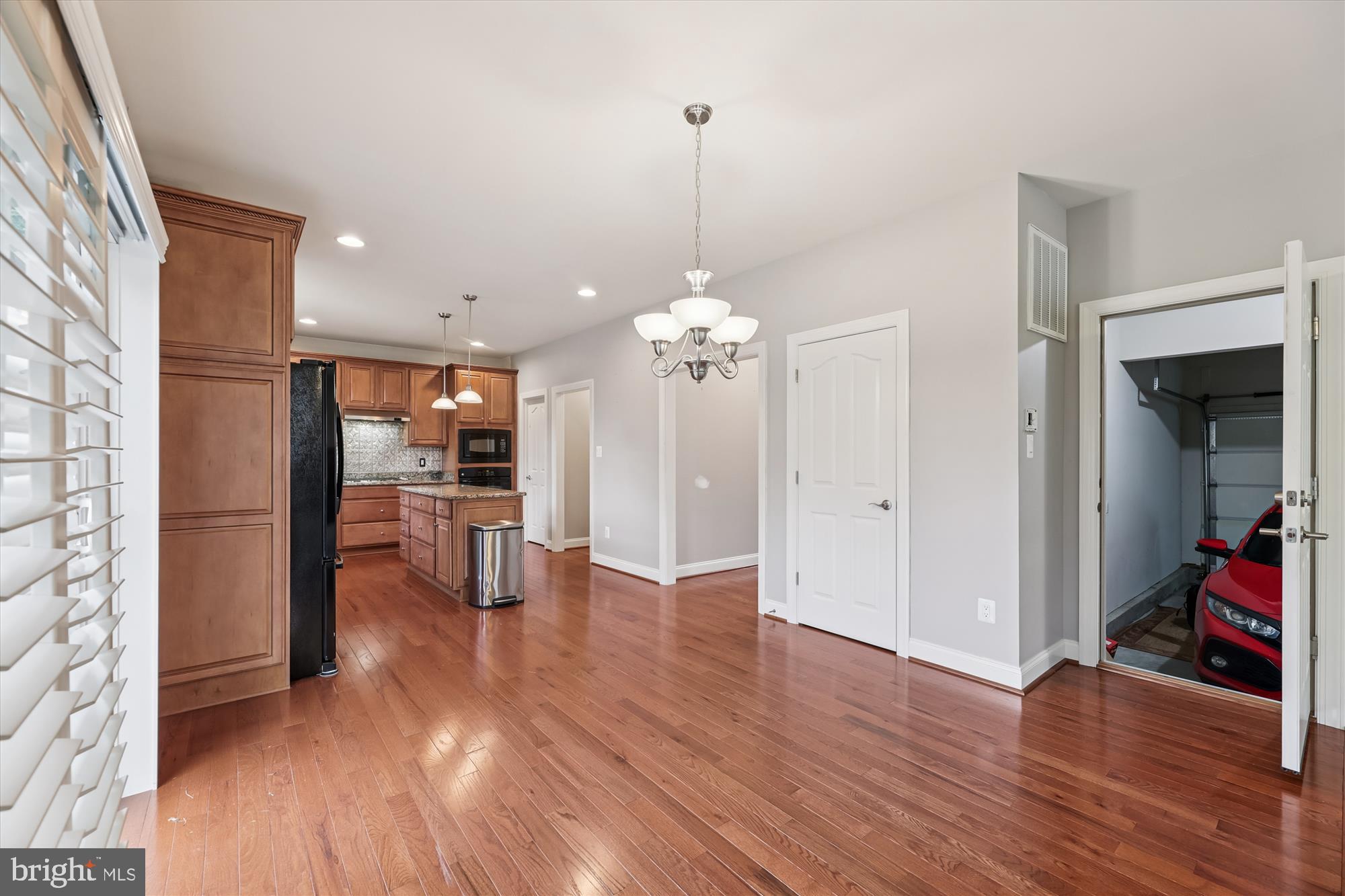 6912 DONAU COURT