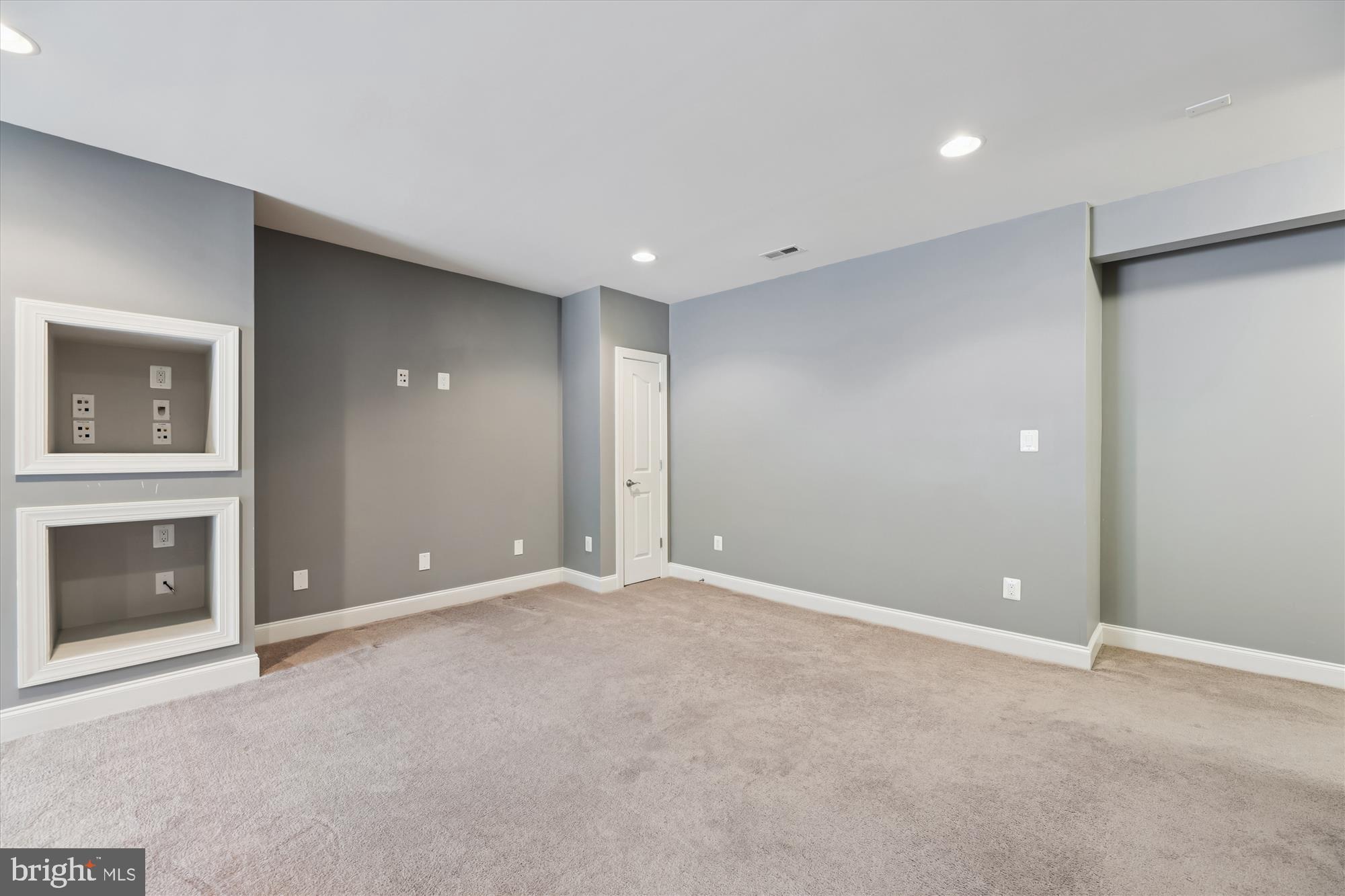 6912 DONAU COURT