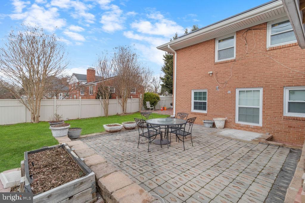 607 Valley Brook Dr