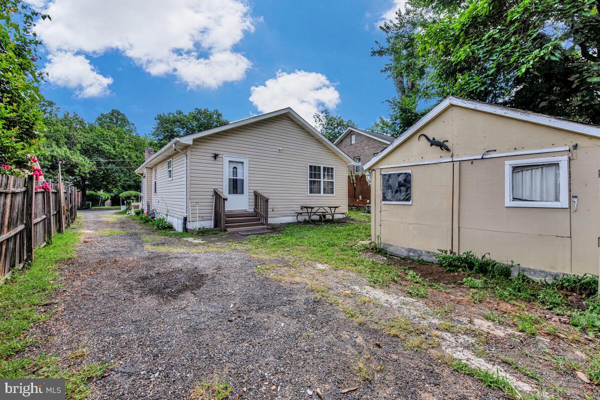 1106 CYPRESSTREE DRIVE