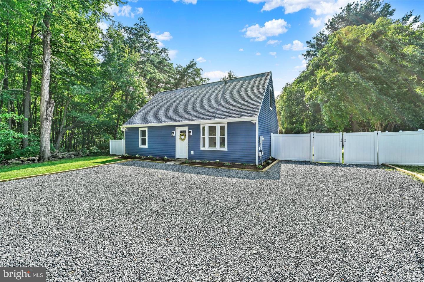 102 Maple Rd