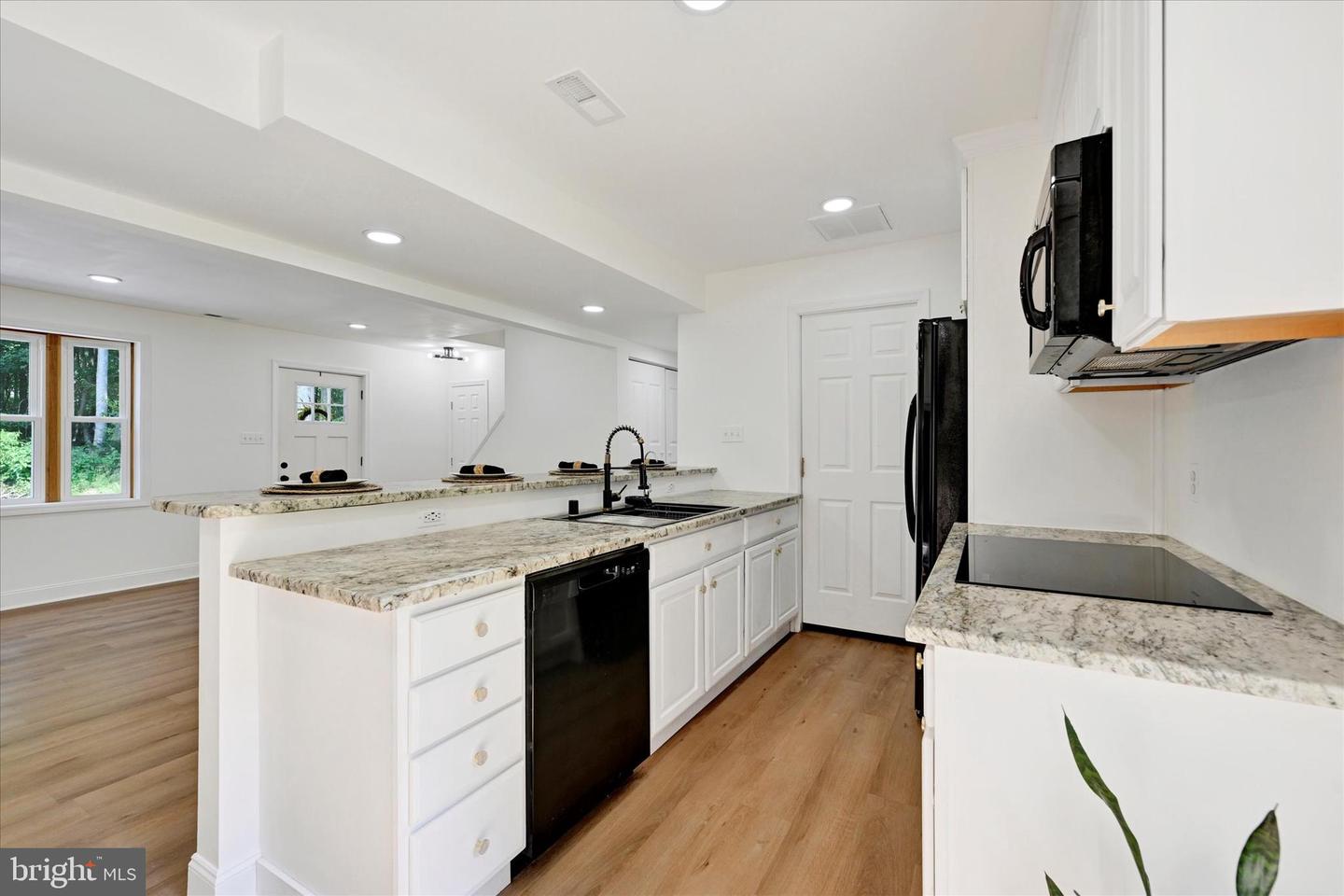 102 Maple Rd