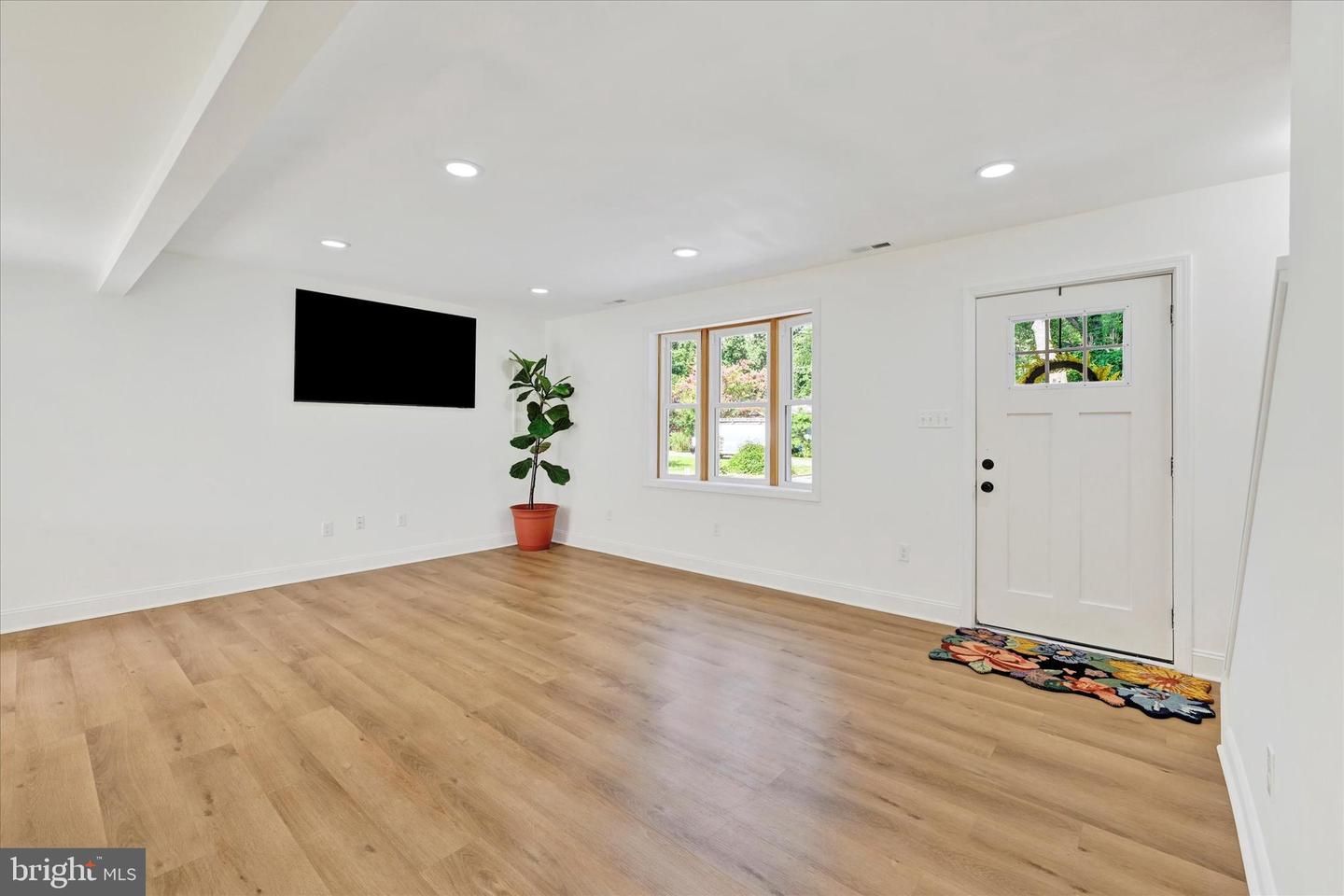 102 Maple Rd