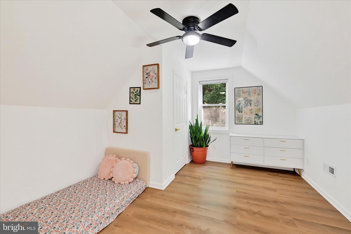 102 Maple Rd