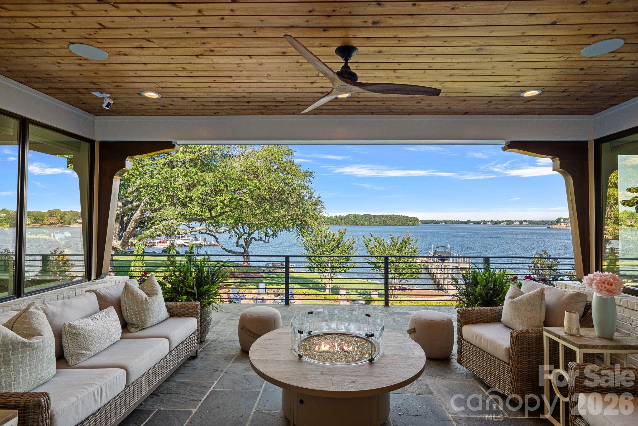 7861 Live Oaks Drive