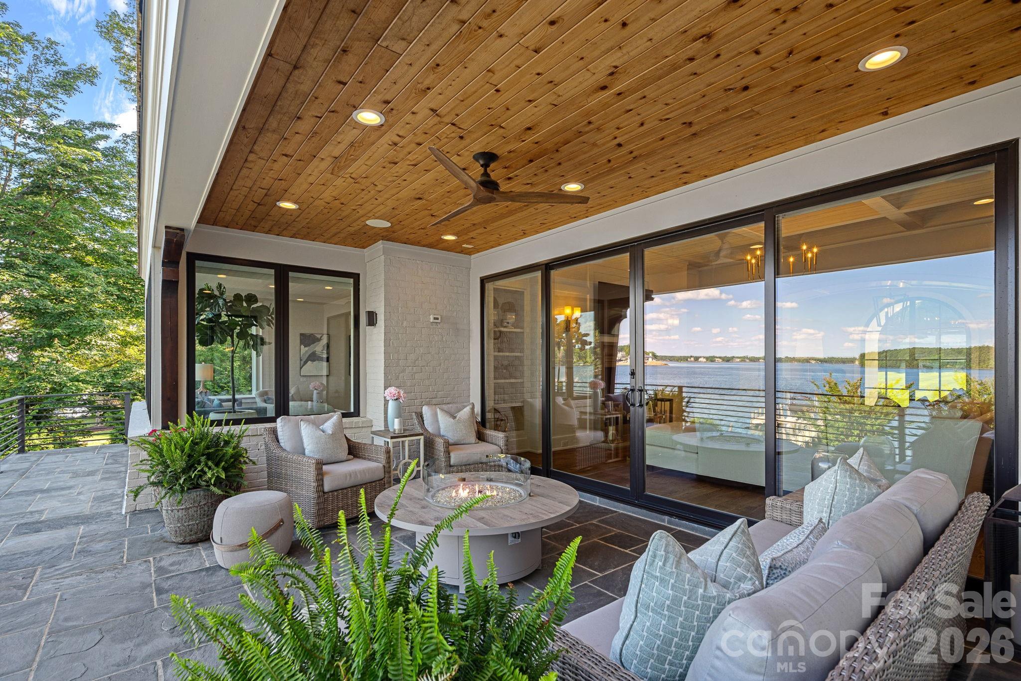 7861 Live Oaks Drive