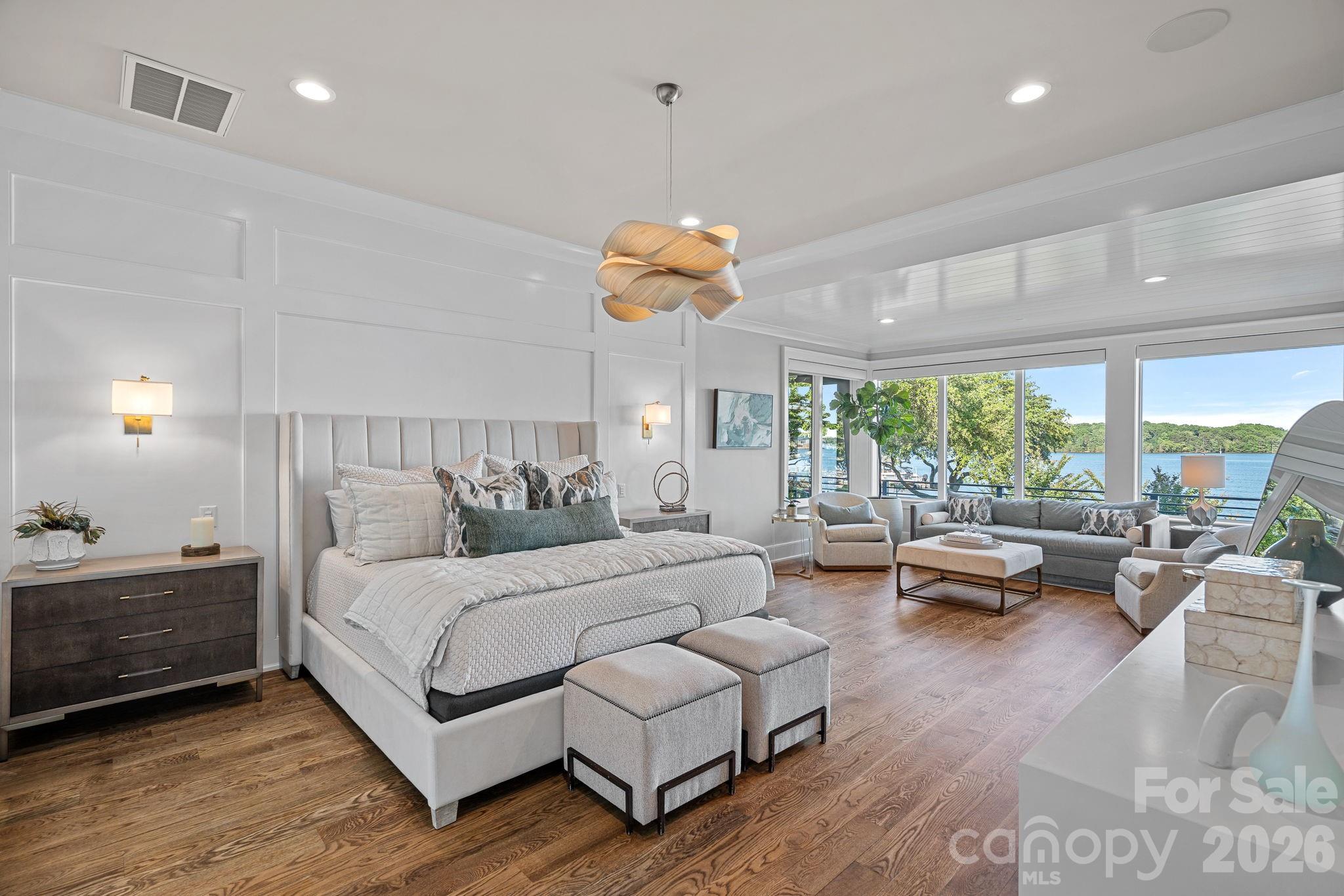 7861 Live Oaks Drive