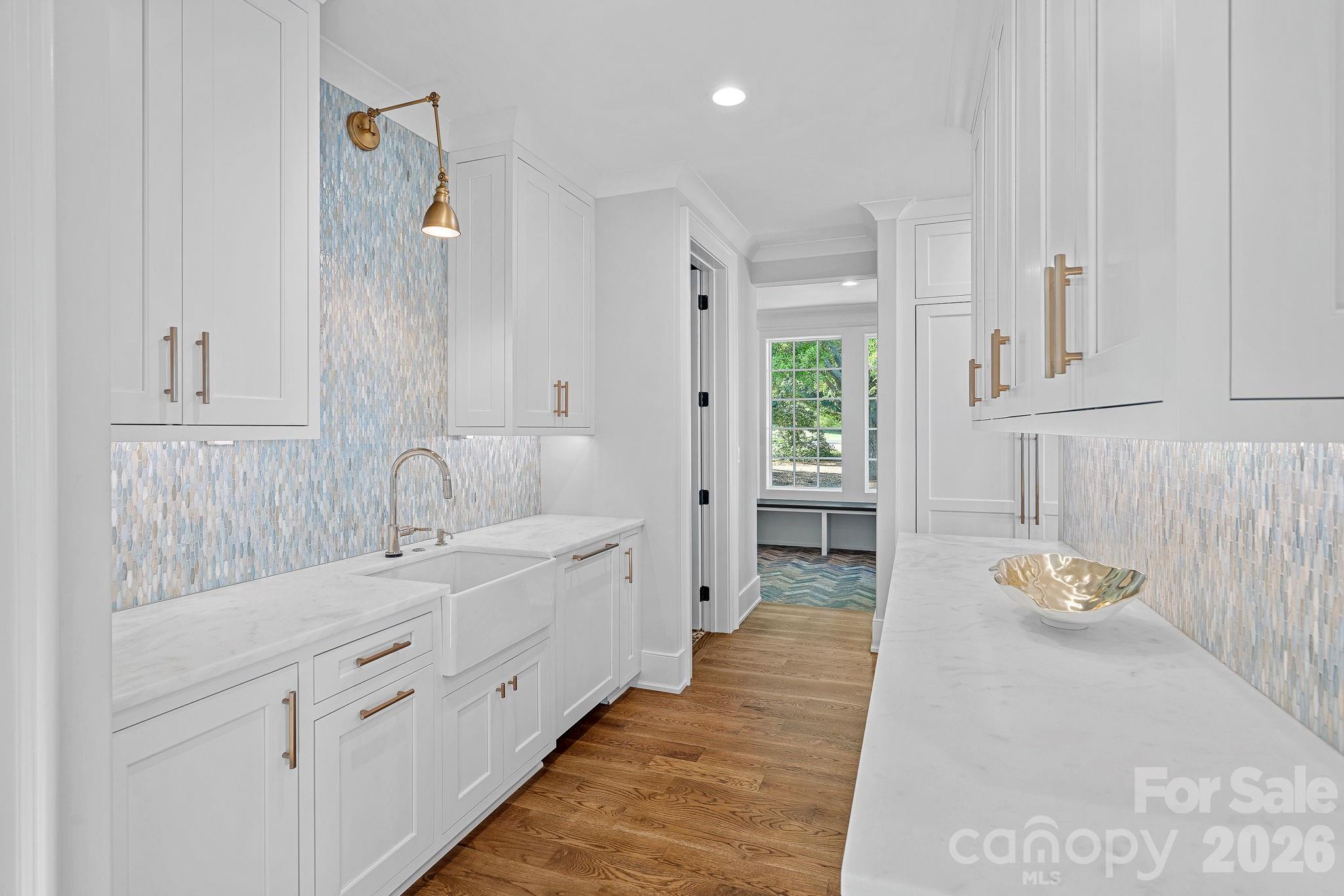 7861 Live Oaks Drive