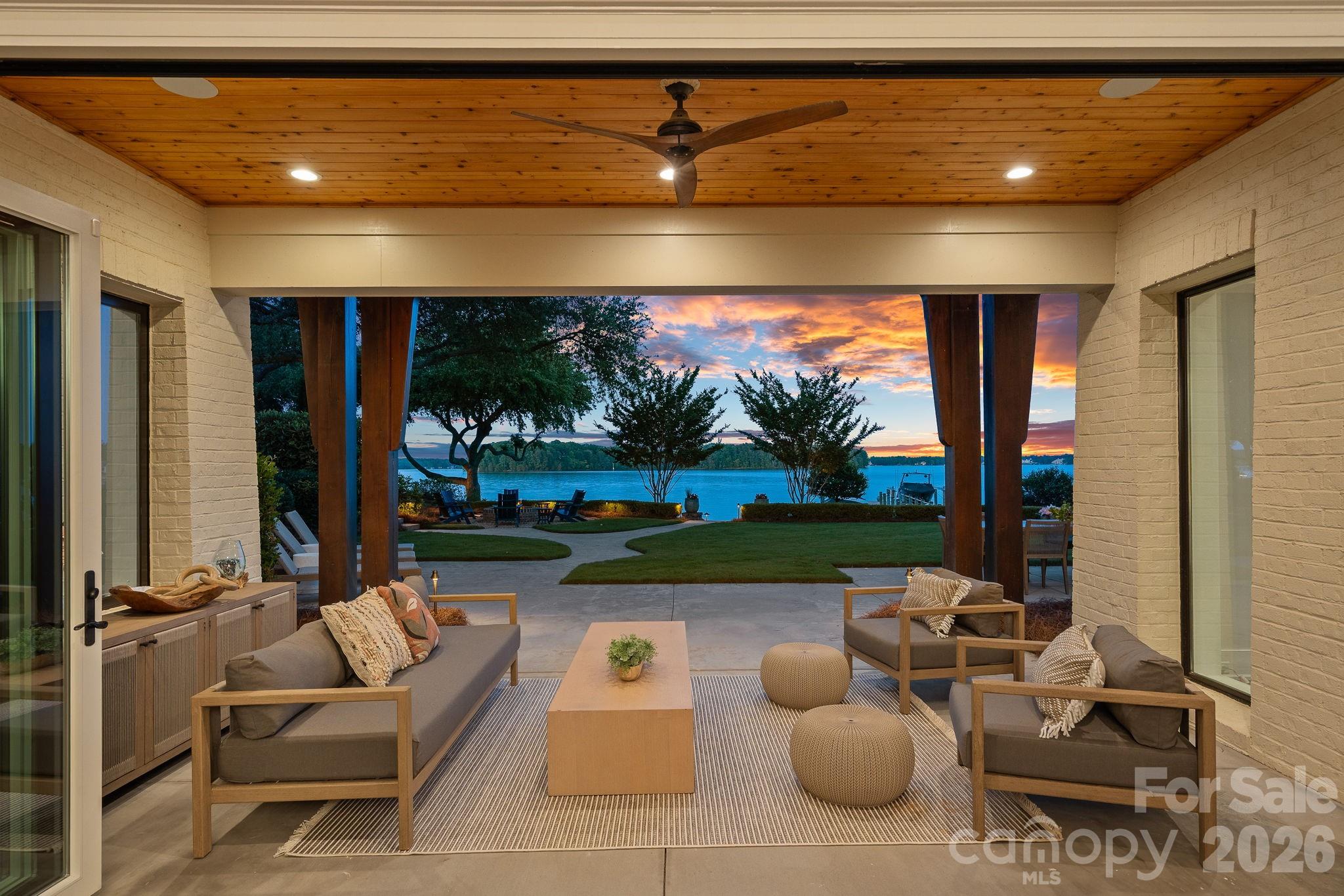 7861 Live Oaks Drive