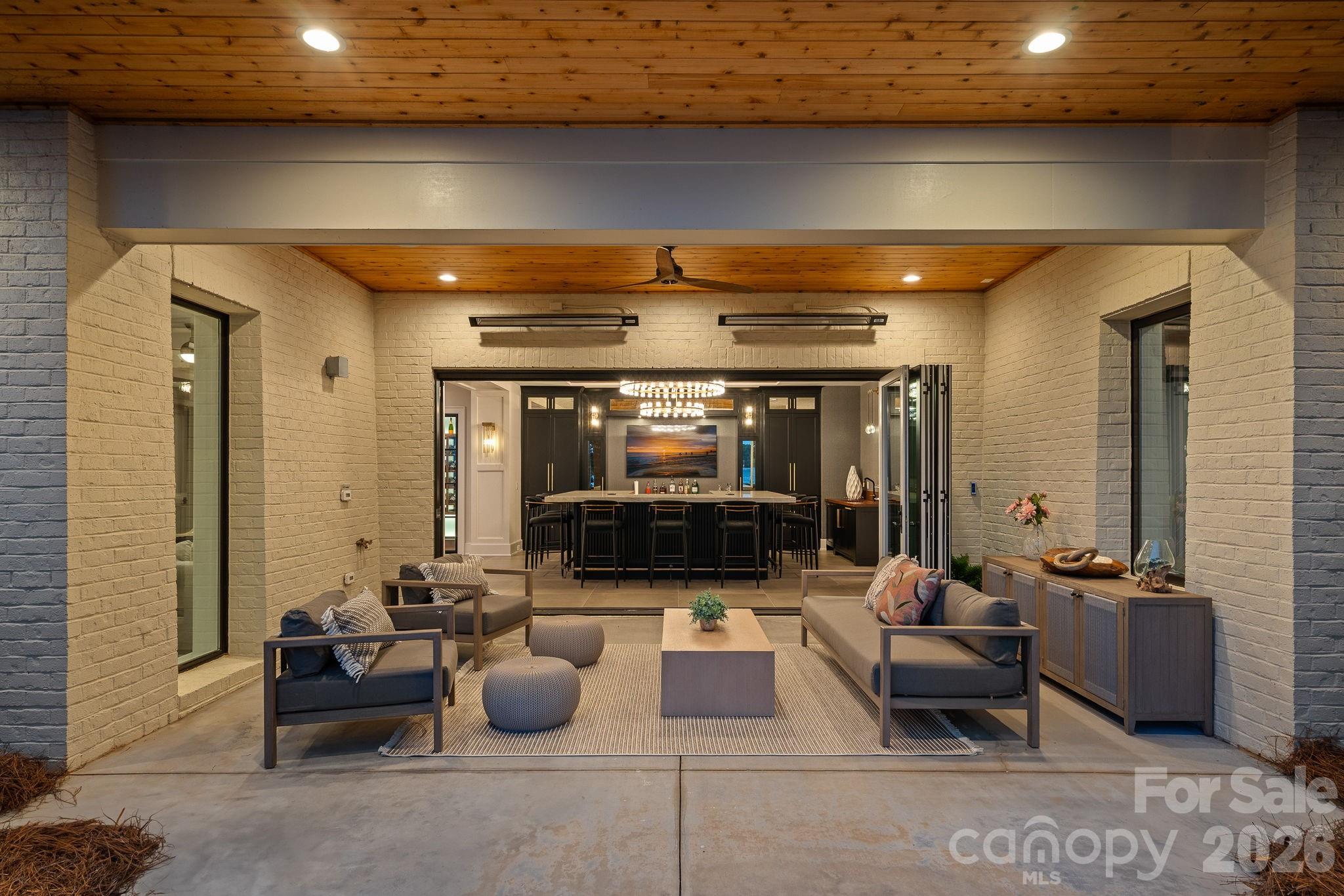 7861 Live Oaks Drive