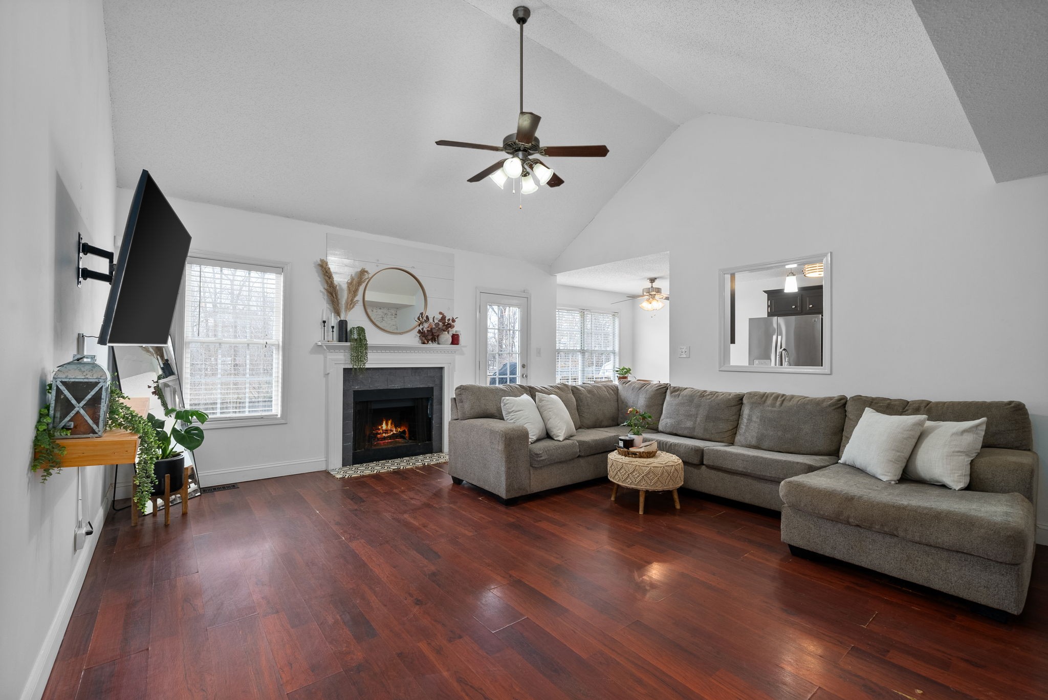 392 Paris Dr